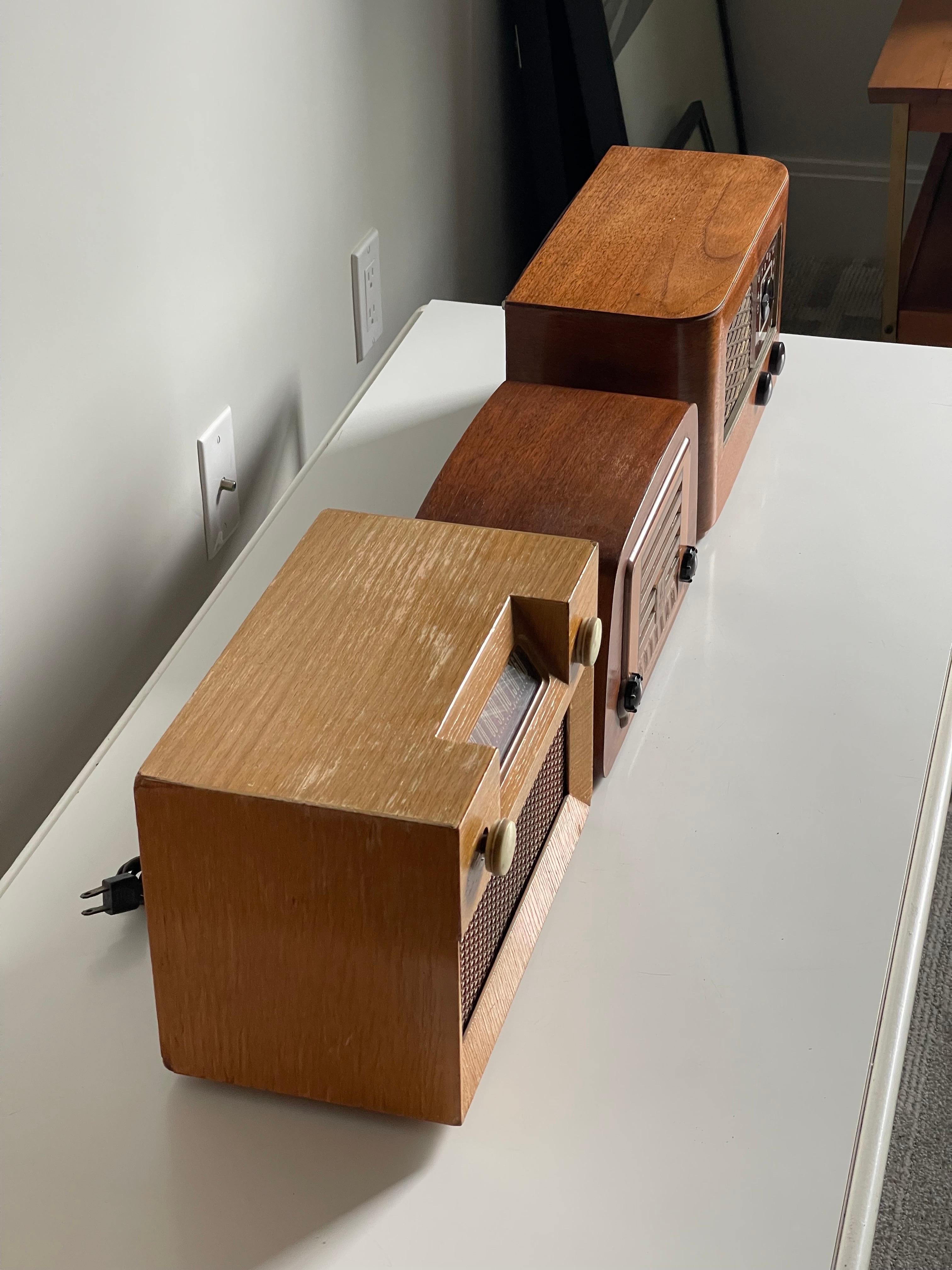 Collection of Vintage Antique Mid Century Modern Radios Eames Etc. 1946-47 For Sale 2