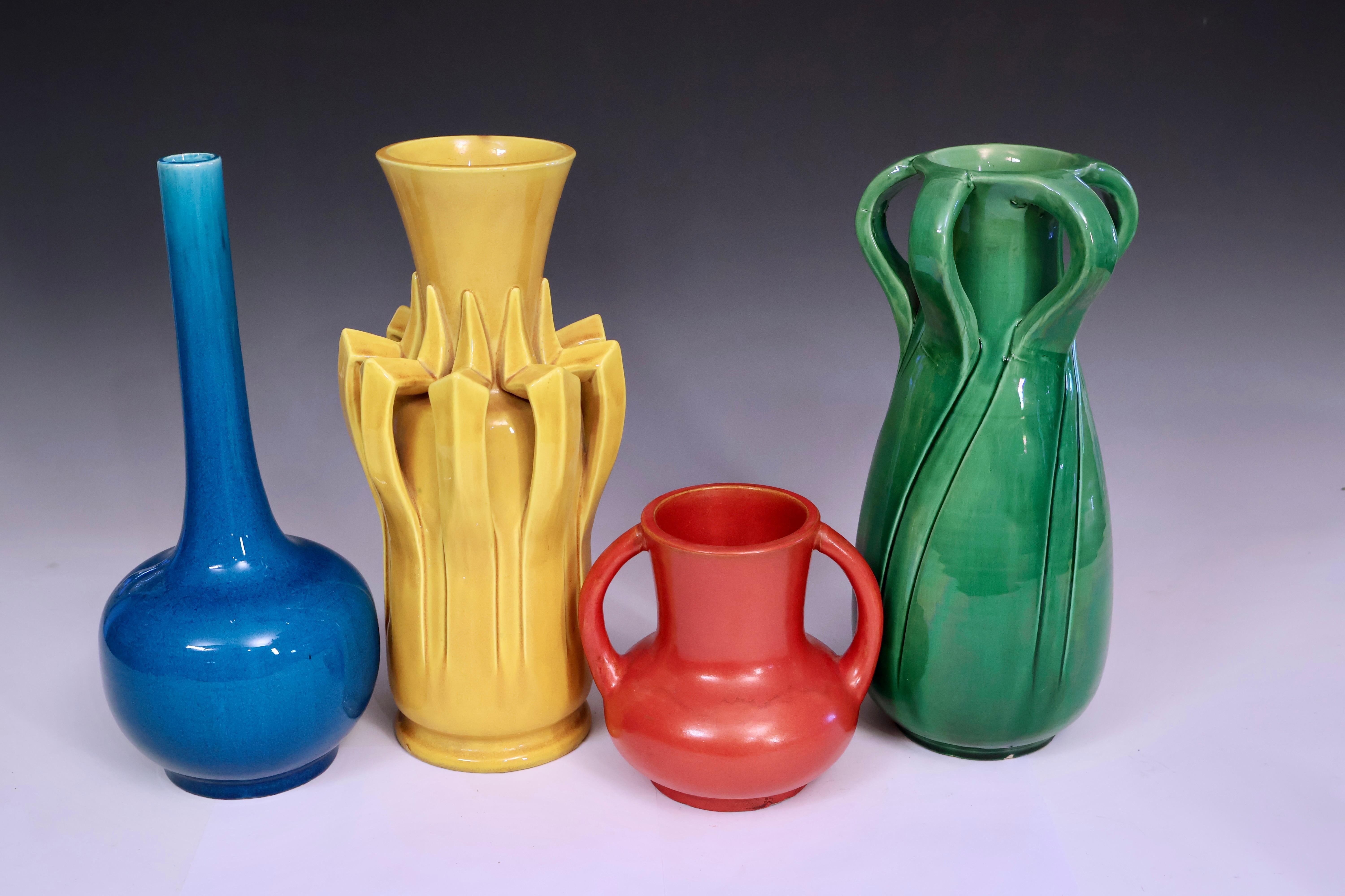 Art Déco Collection'S di vasi colorati in Awaji Pottery in vendita