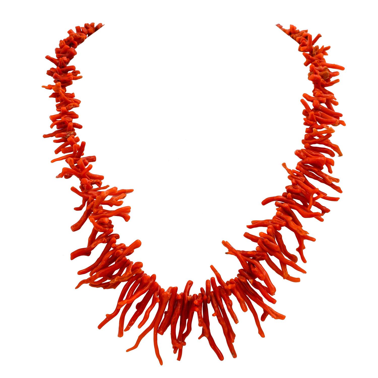 Konvolut Korallenschmuck, Kette, Armband und Brosche mit Mittelmeerkorallen, Armband L: ca. 21 cm, Verschluss GG 14K, Brosche L: ca. 6,8 cm, GG 14K, Kette L: ca. 61 cm, Verschluss aus unedlem Metall, 20. Jahrhundert, Gebrauchsspuren.