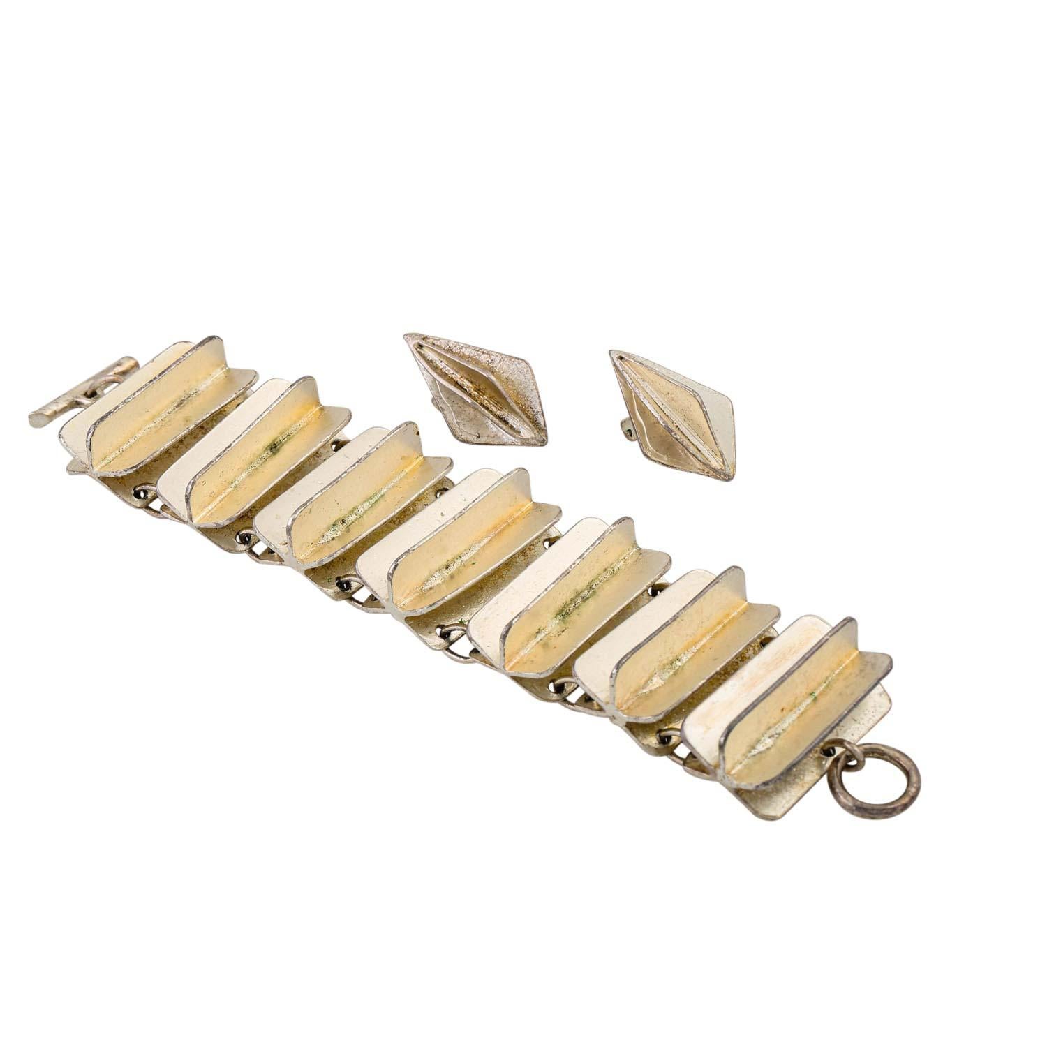 Brilliant Cut Collection of Costume Jewellery For Sale