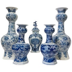 Sammlung holländischer Delfter Blau-Weiß-Vasen Mitte 18