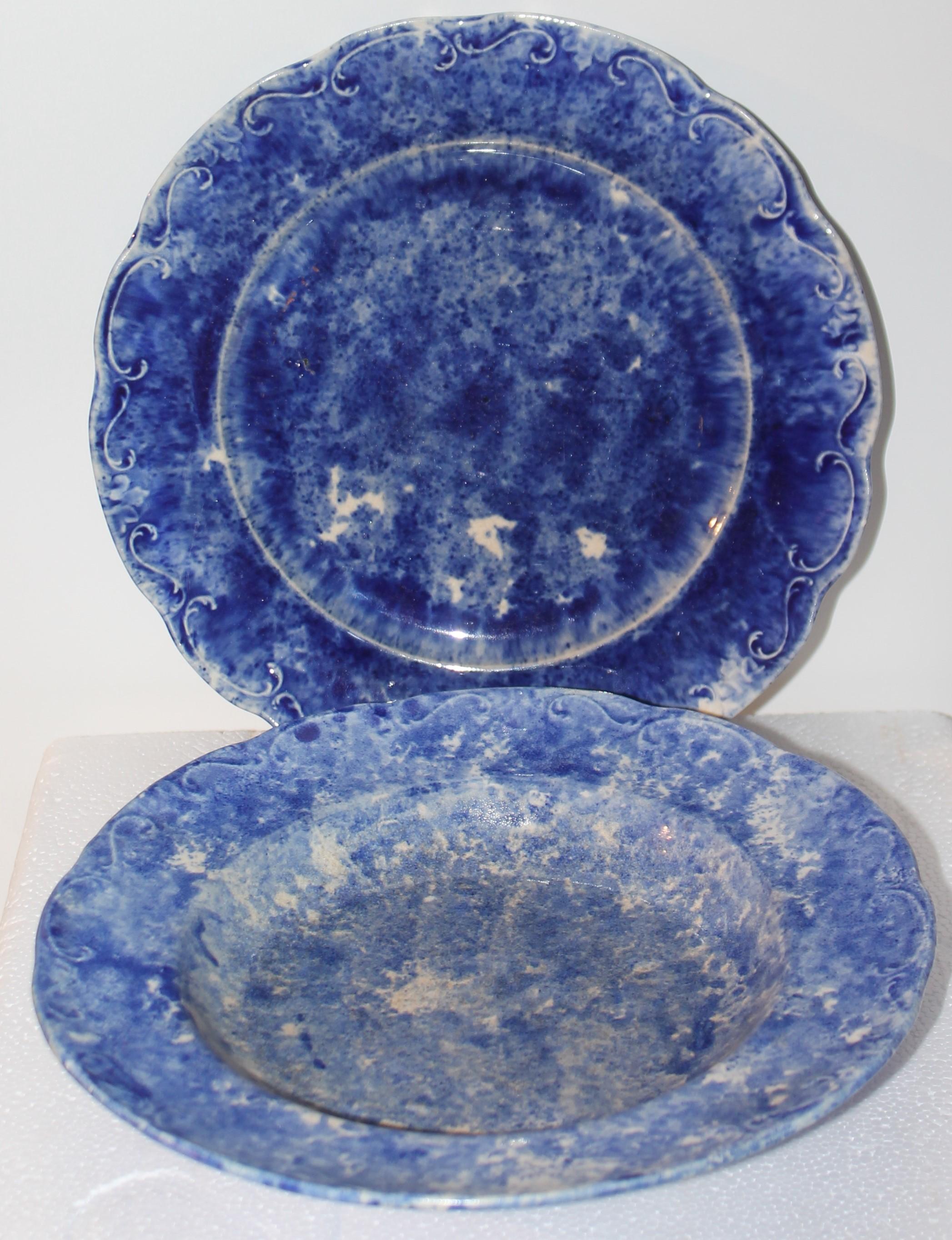 Kollektion von acht Stücken von Keramik aus Spongeware des 19. Jahrhunderts (Adirondack) im Angebot