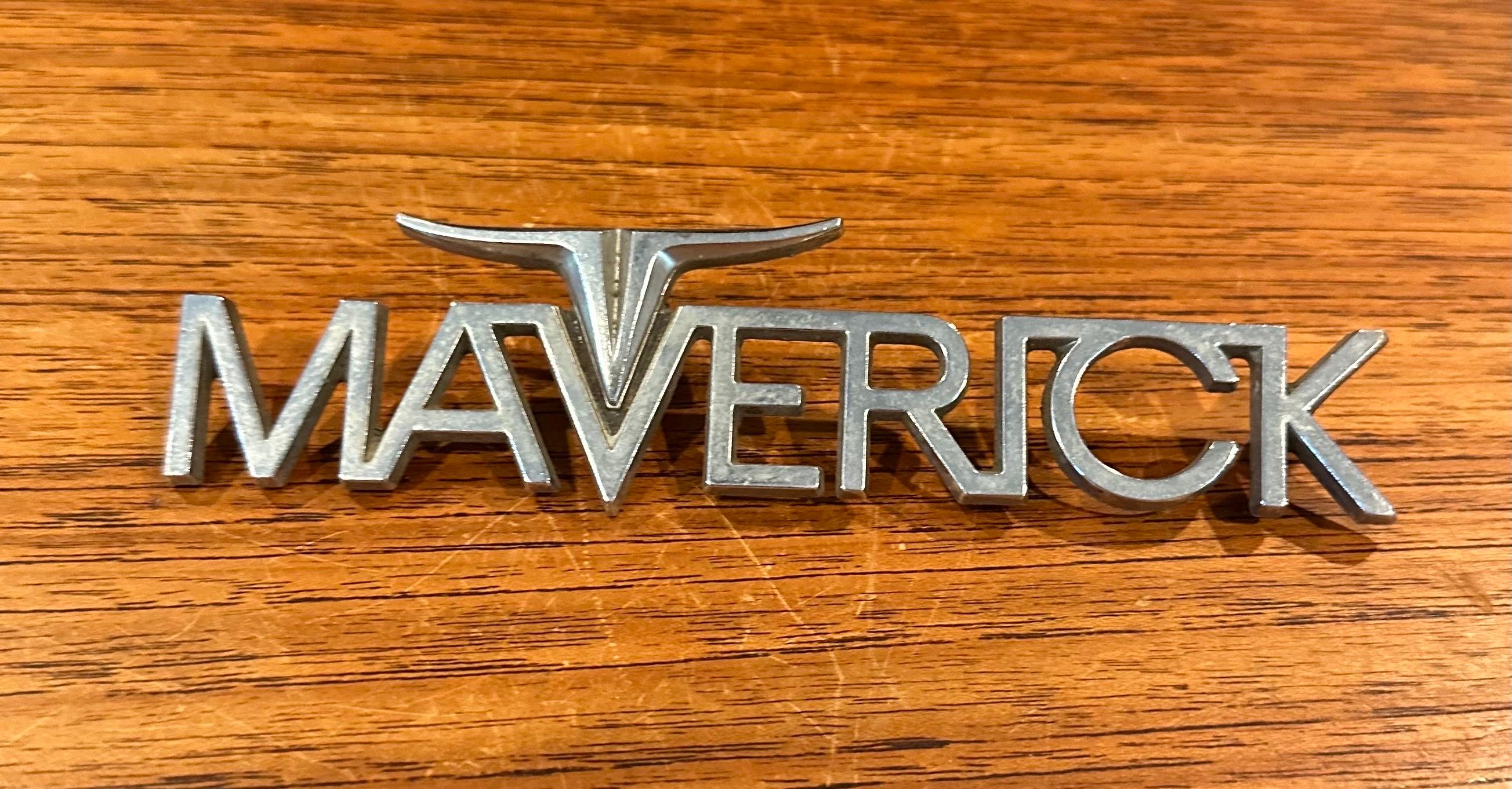 Collection'S di otto emblemi e loghi di automobili e auto d'epoca in vendita 5