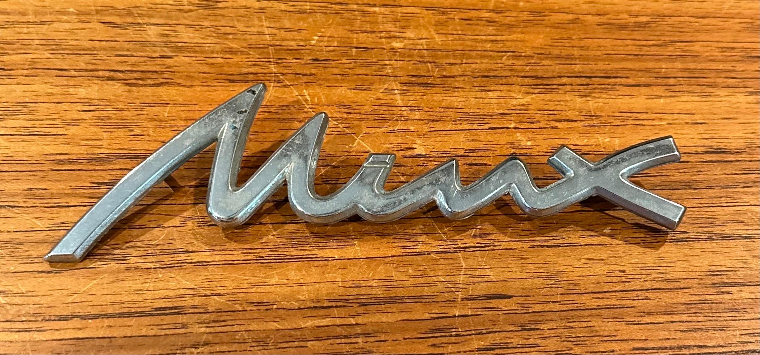 Collection'S di otto emblemi e loghi di automobili e auto d'epoca in vendita 6