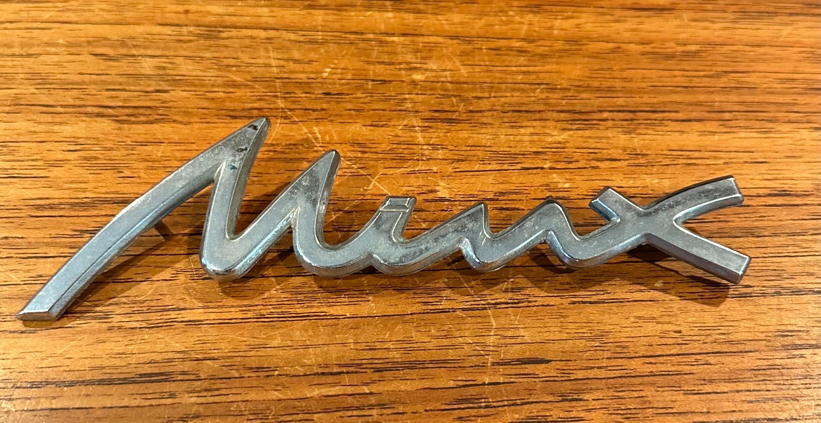 Collection'S di otto emblemi e loghi di automobili e auto d'epoca in vendita 8