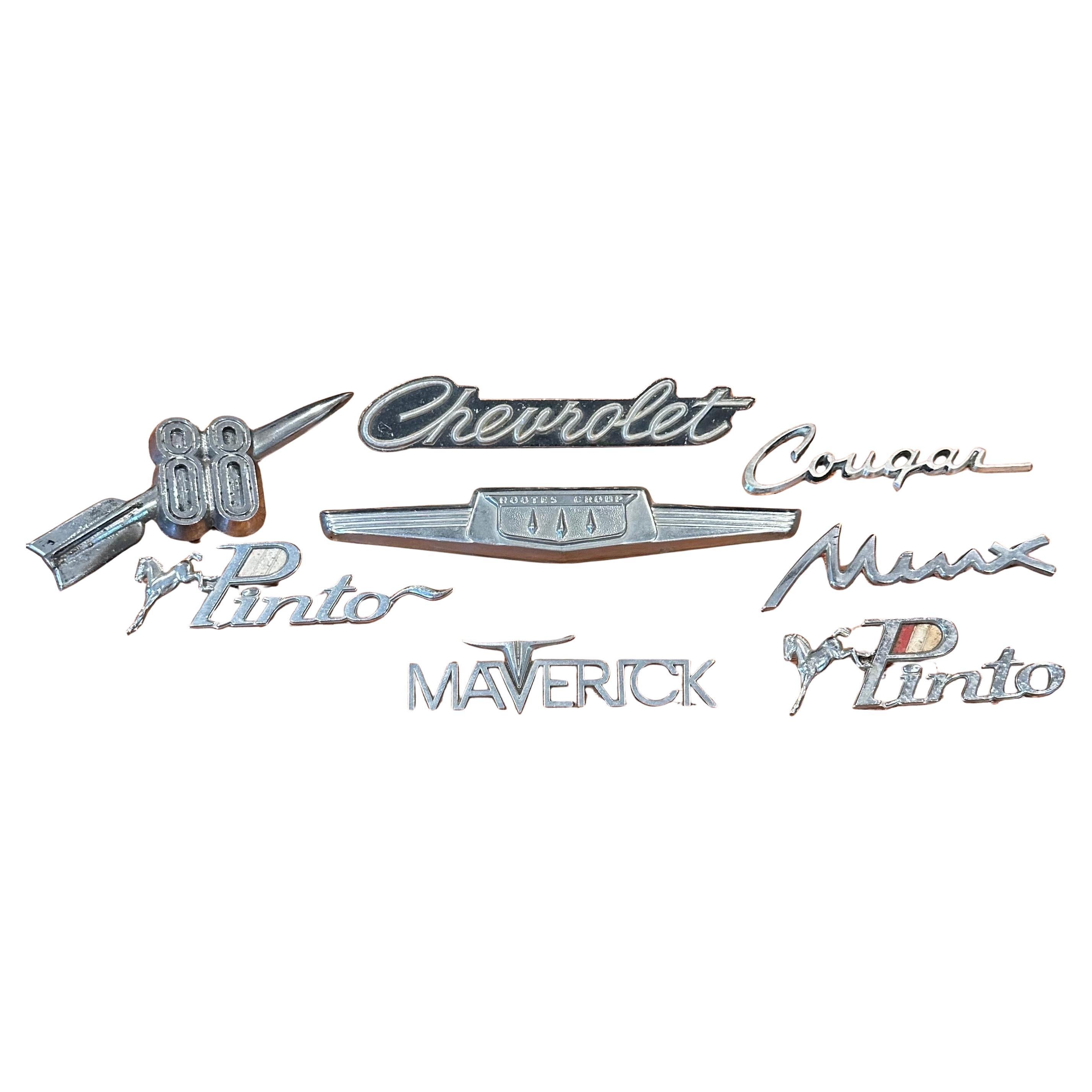 Collection'S di otto emblemi e loghi di automobili e auto d'epoca in vendita 13