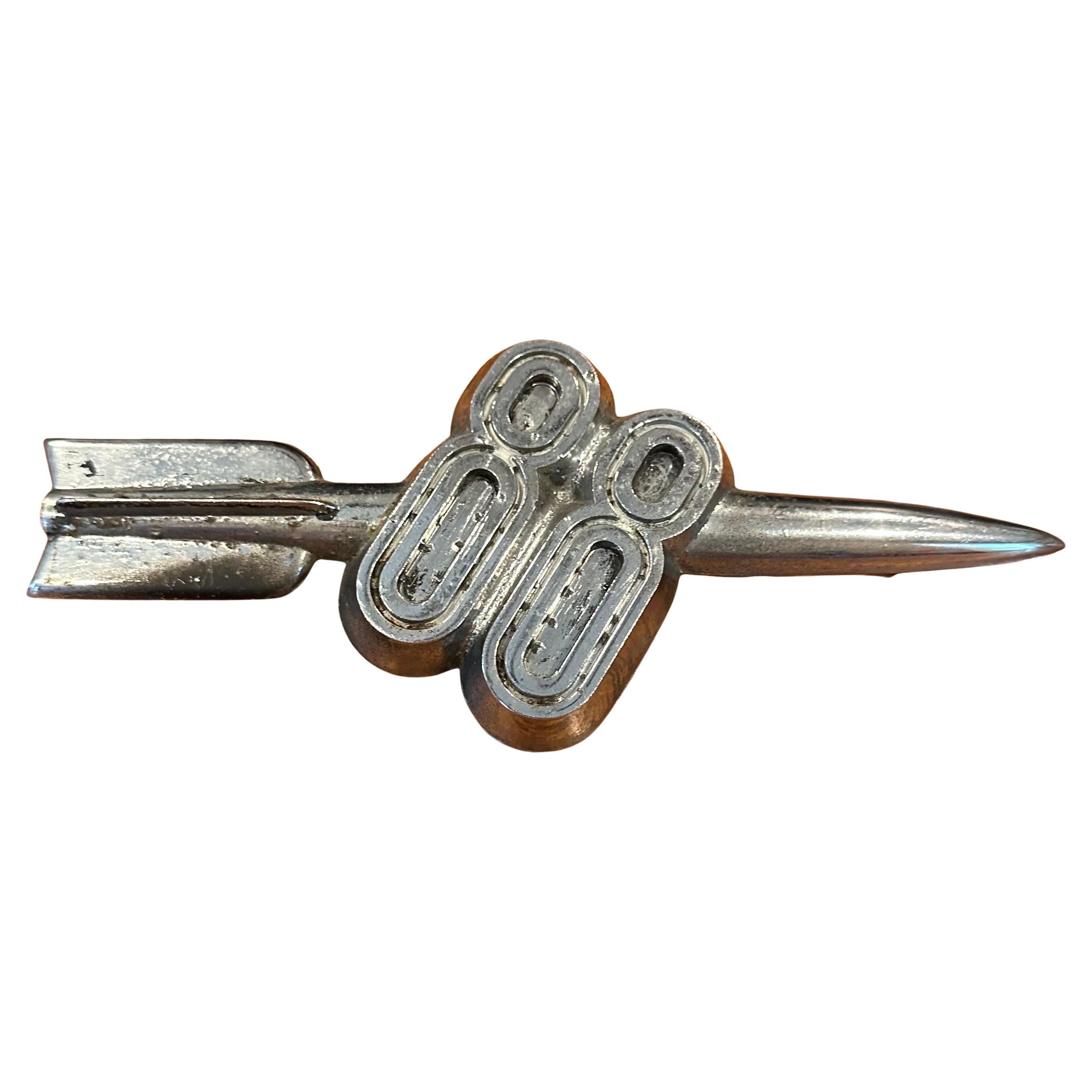 XX secolo Collection'S di otto emblemi e loghi di automobili e auto d'epoca in vendita