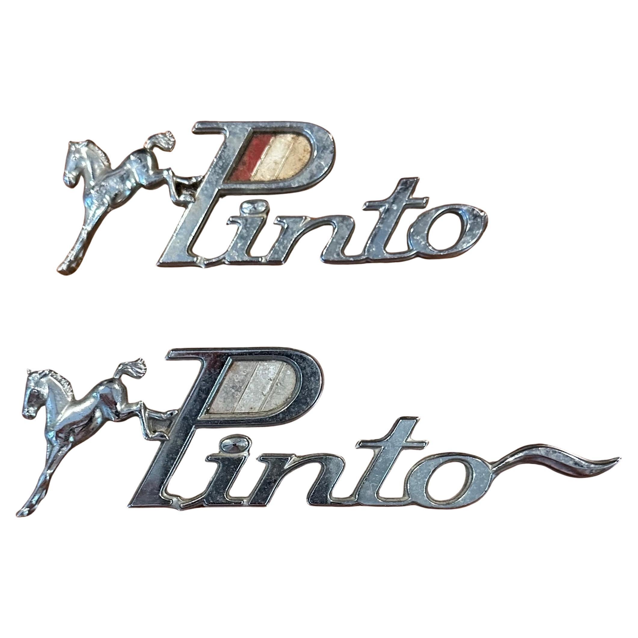 Collection'S di otto emblemi e loghi di automobili e auto d'epoca in vendita 1