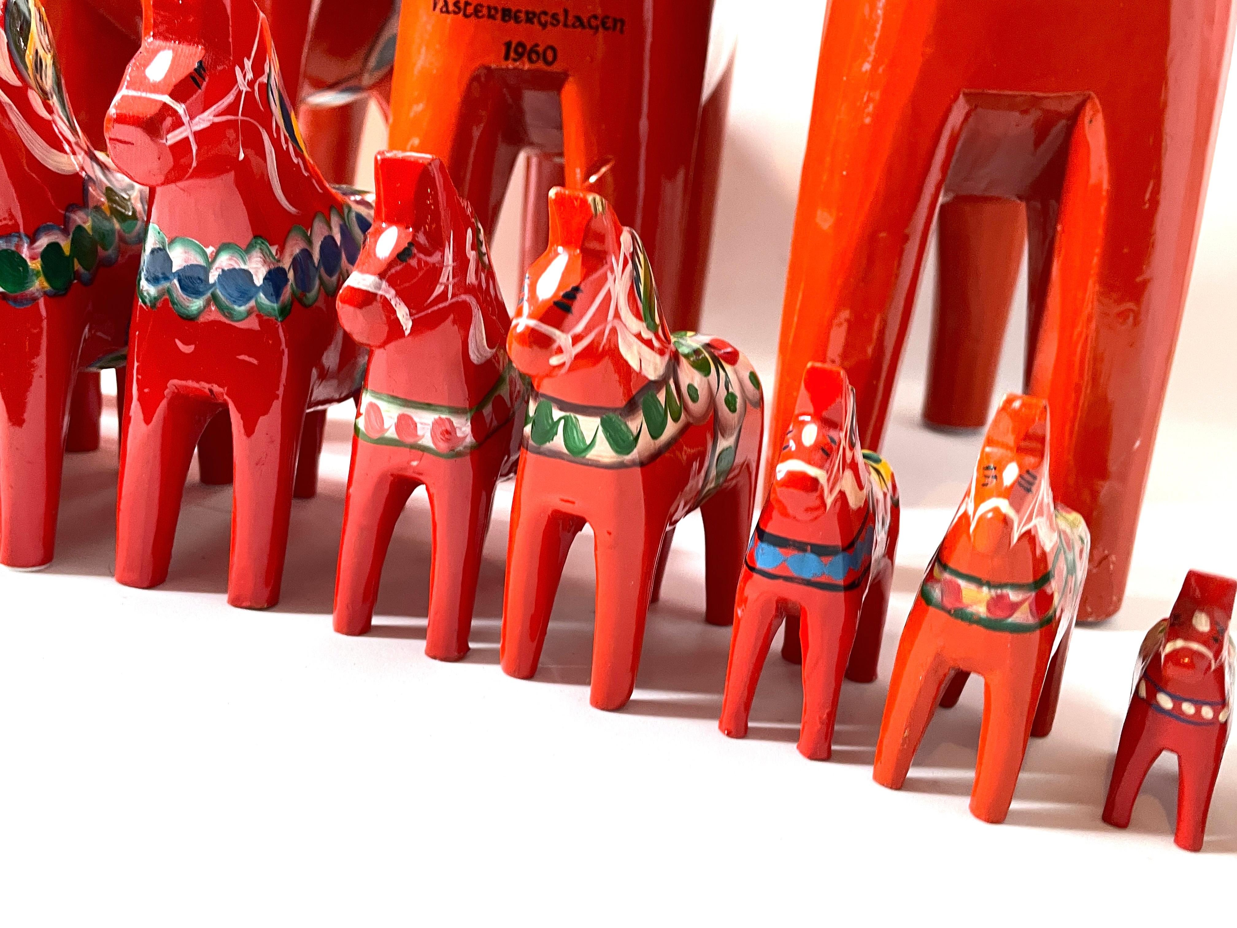 Collection of Eighteen Vintage Swedish Dala Horses Nils Olsson, Sweden Folk Art For Sale 4