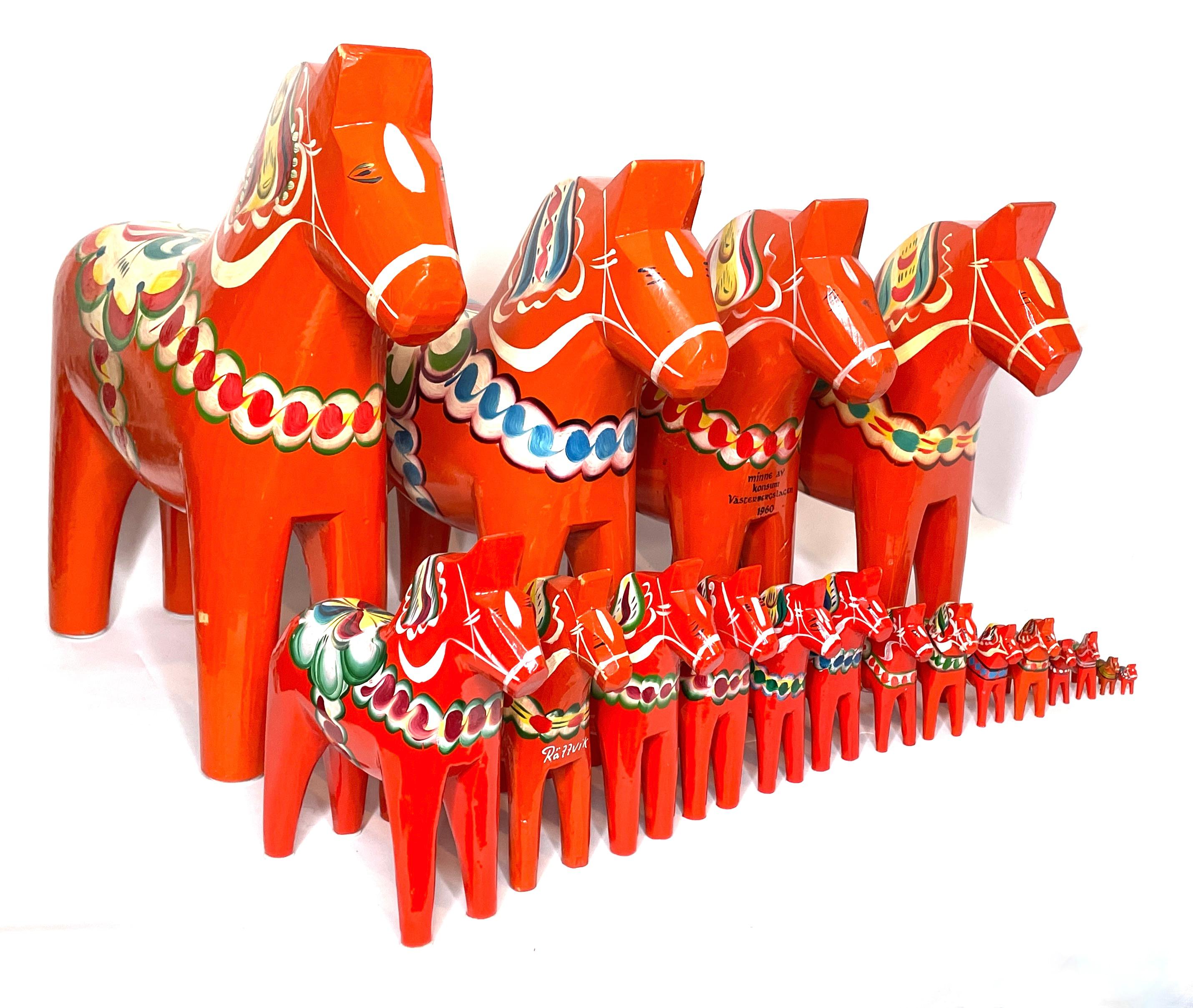 Collection of Eighteen Vintage Swedish Dala Horses Nils Olsson, Sweden Folk Art For Sale 6