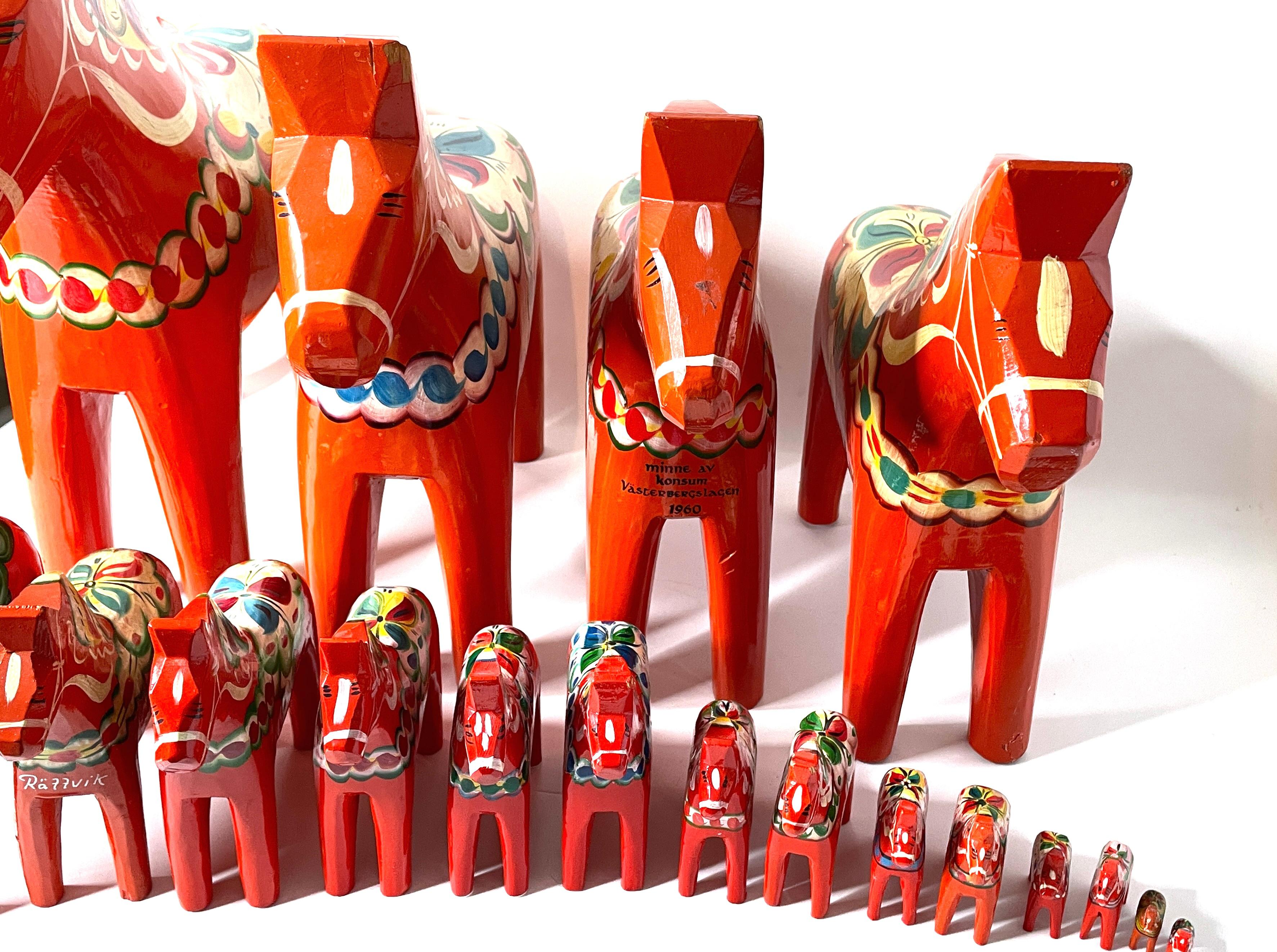 Collection of Eighteen Vintage Swedish Dala Horses Nils Olsson, Sweden Folk Art For Sale 7