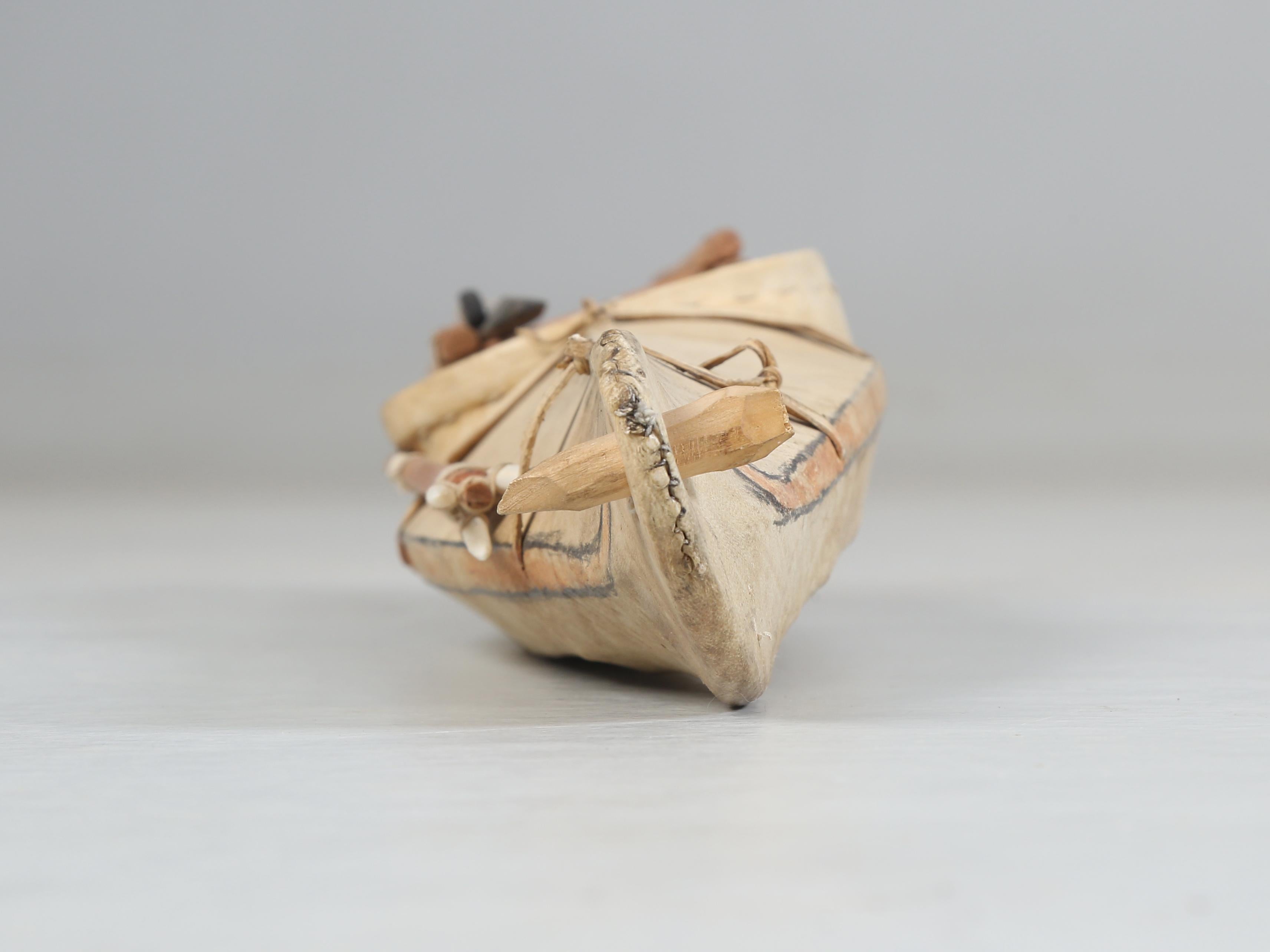 Sammlung von Kajaks mit Eskimo-Robbenhautbezug aus den frühen 1900er Jahren Alle Original im Angebot 3