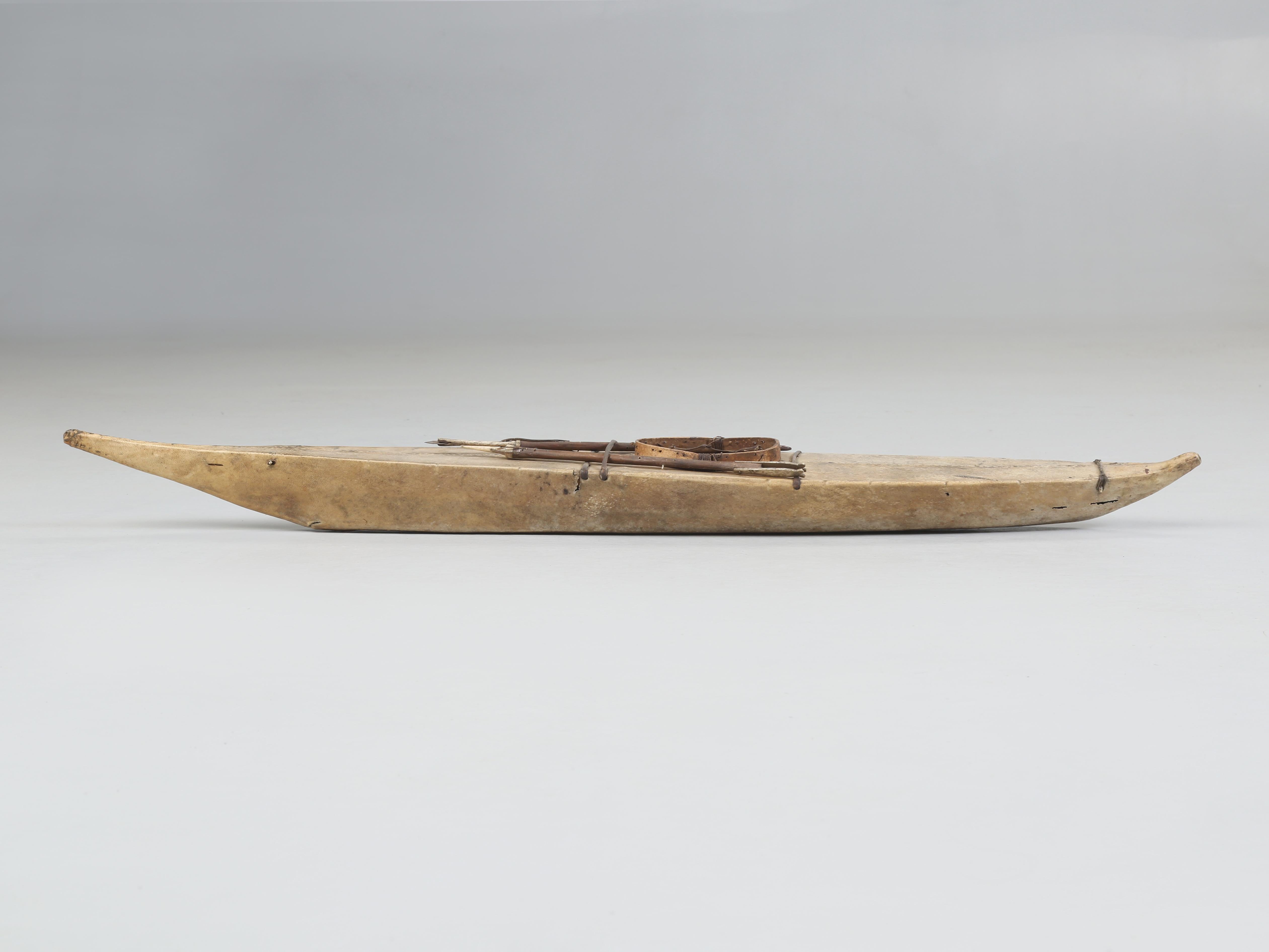 Sammlung von Kajaks mit Eskimo-Robbenhautbezug aus den frühen 1900er Jahren Alle Original im Angebot 10