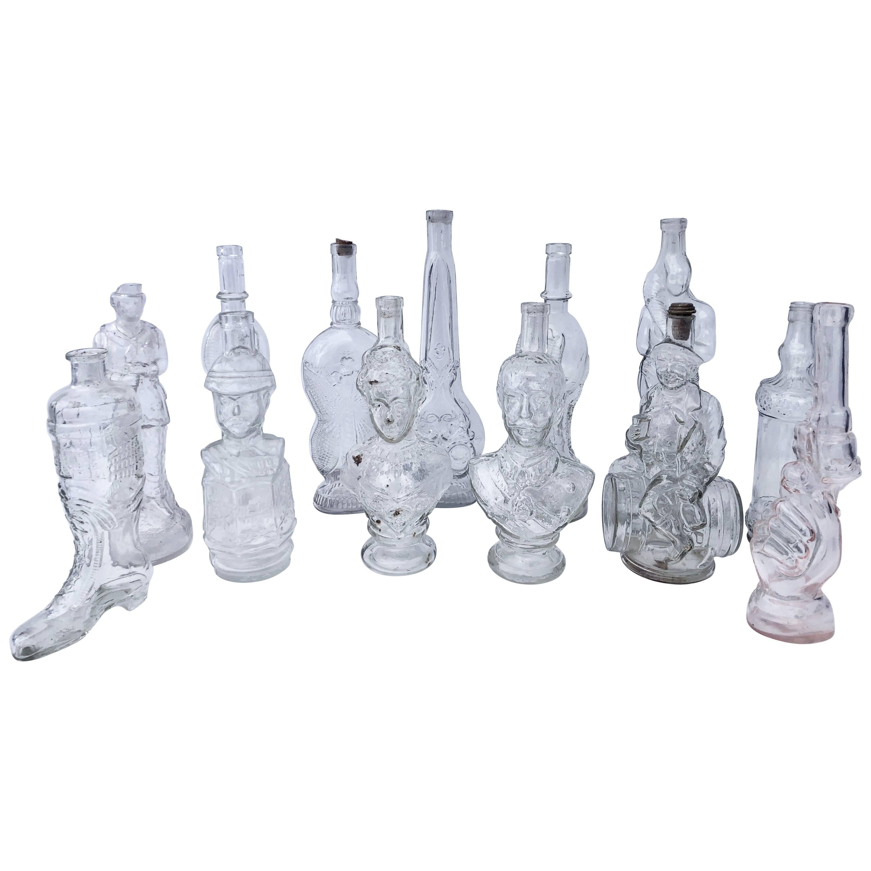 Collection de 13 bouteilles de verre de collection figuratives françaises anciennes en vente
