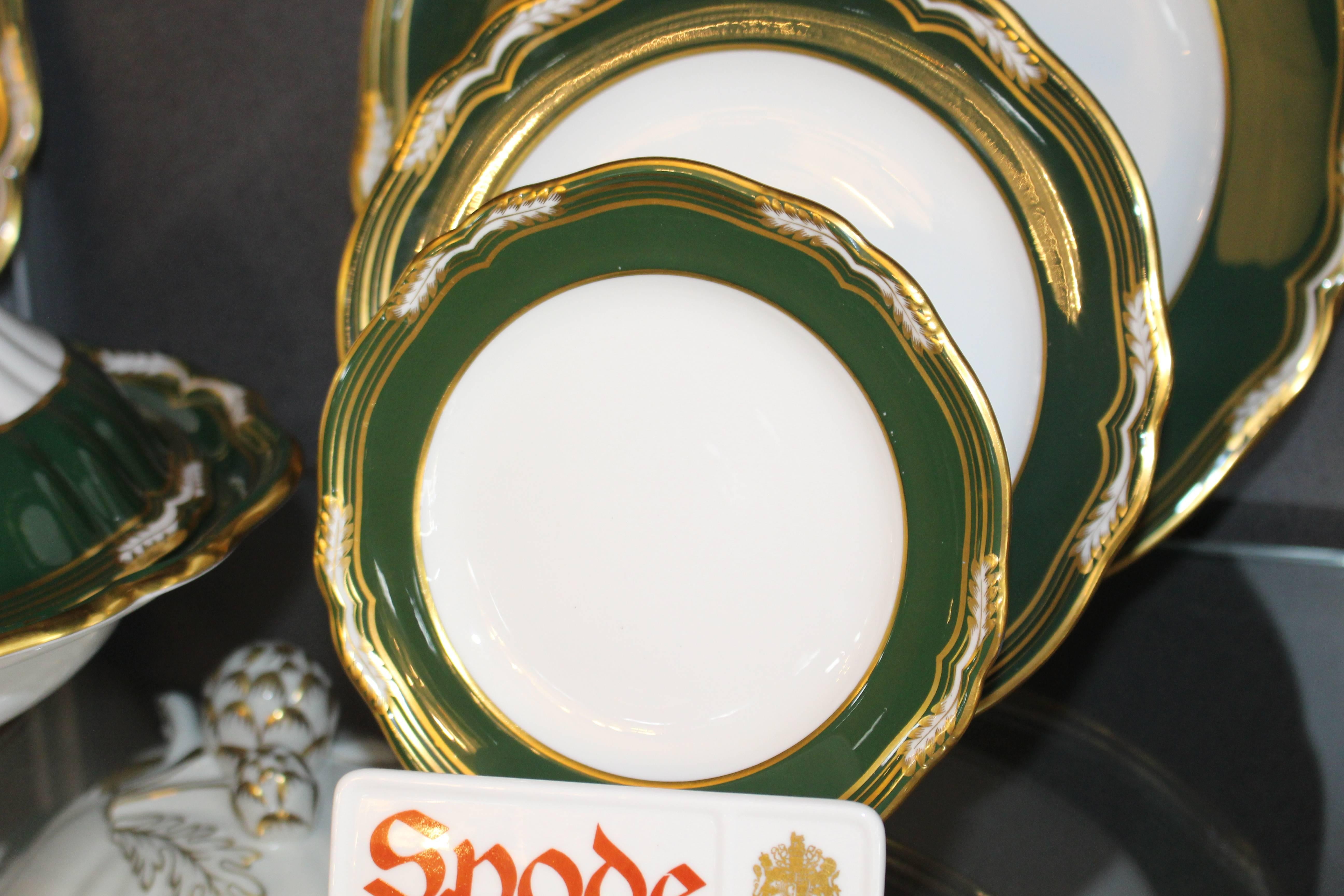 Collection of Fine Spode Harrogate China Dinner, Tea and Coffee In Excellent Condition For Sale In Worcester, Worcestershire