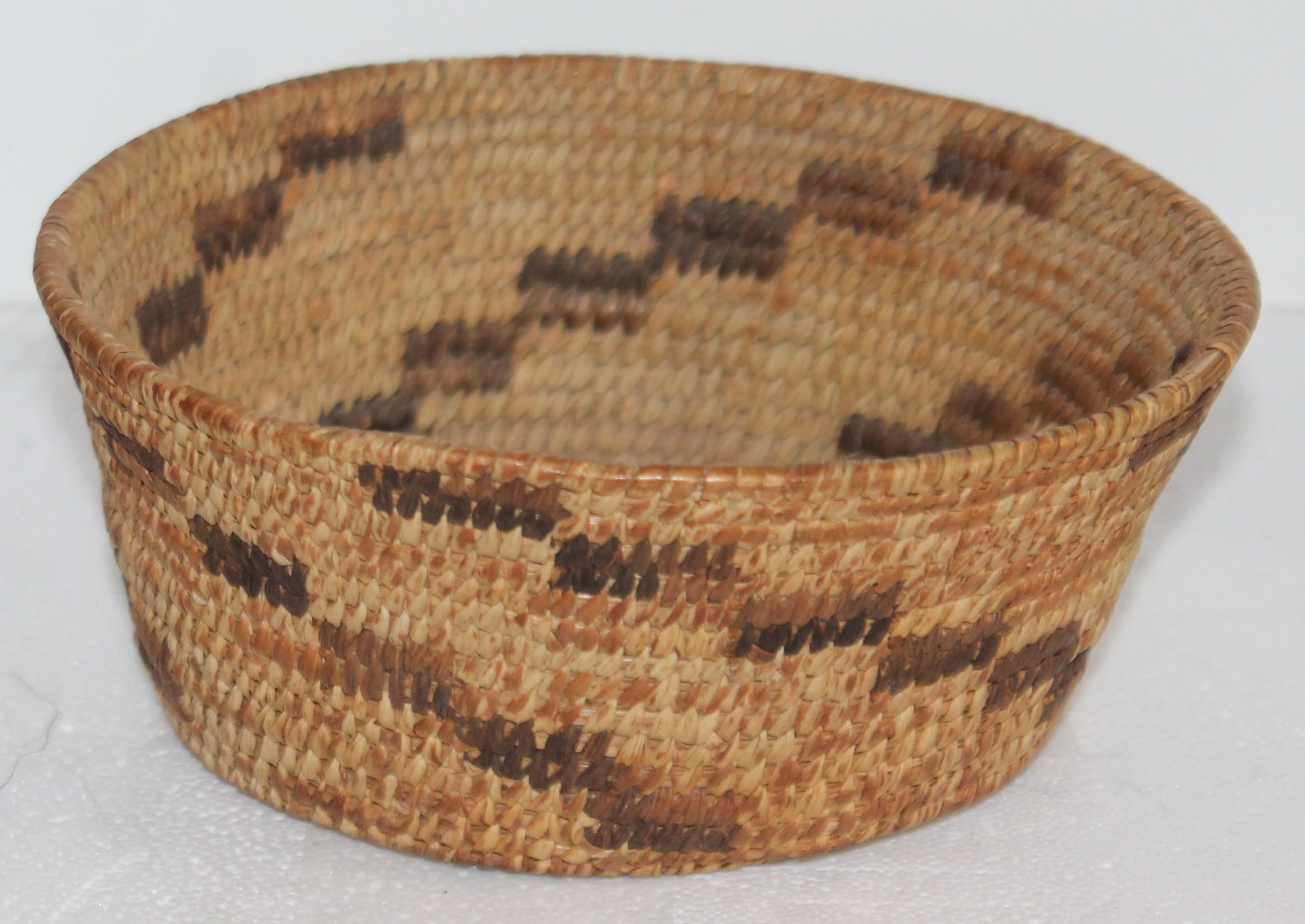 Collection of Five American Indian Baskets In Good Condition For Sale In Los Angeles, CA