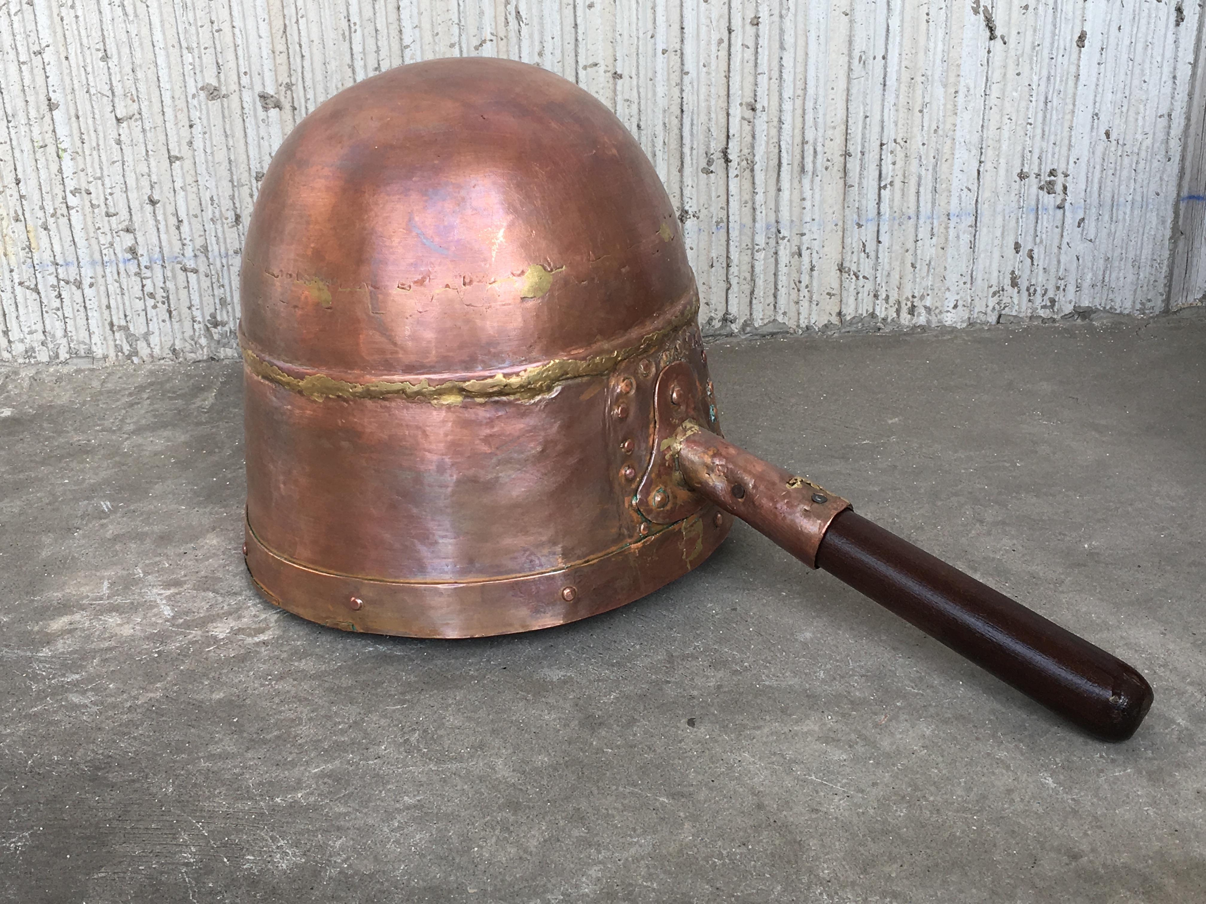 Colección de Cinco Antiguas Sartenes Españolas de Cobre Forjado y Hecho a Mano en venta 6