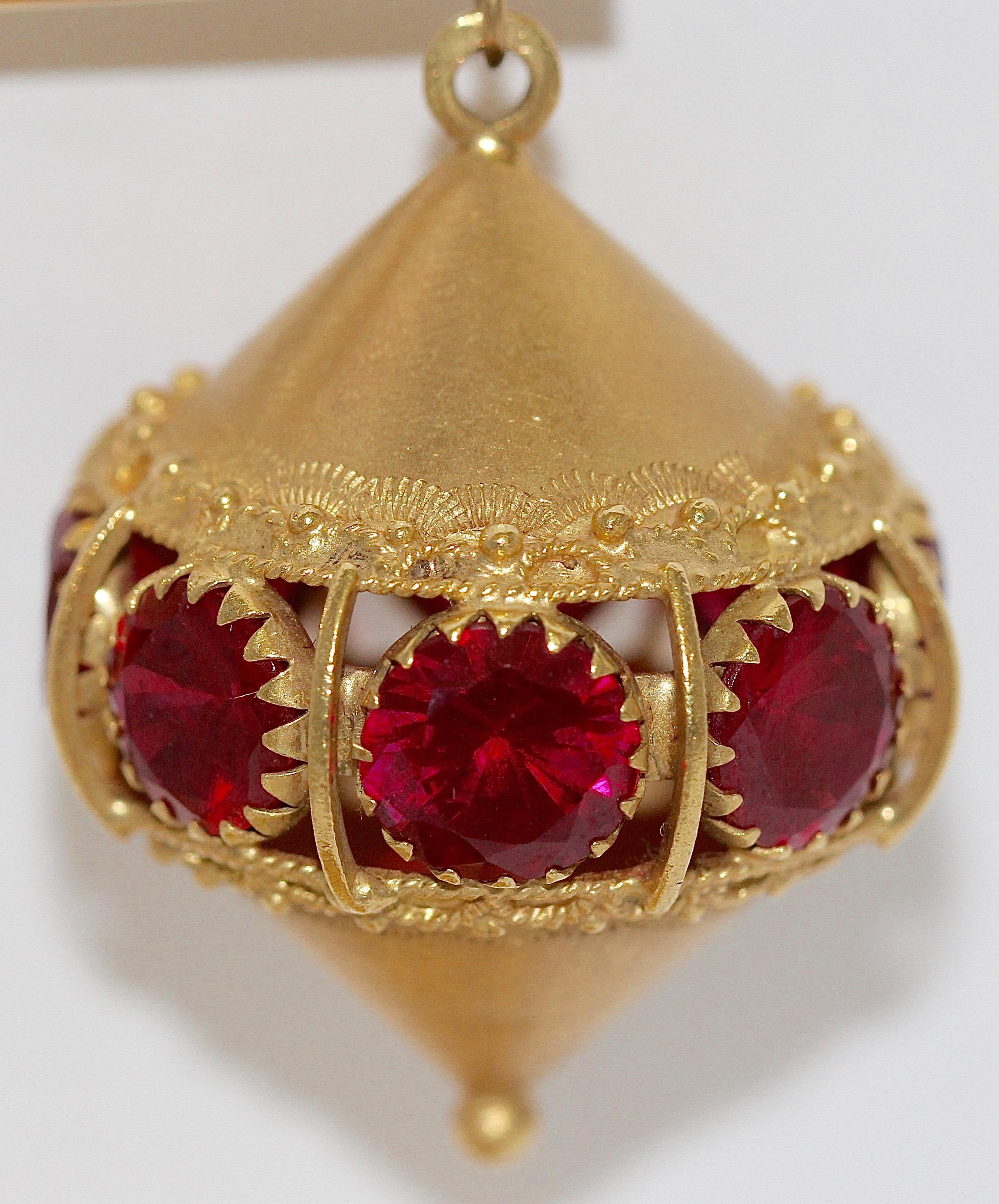 Collection of five beautiful, big gold pendants.
Also suitable as elements for charm bracelets.
The pendants are set with different colored gemstones, e.g. Aquamarines, garnets, turquoise, corals and spinels (or rubies).

The pendants are made of