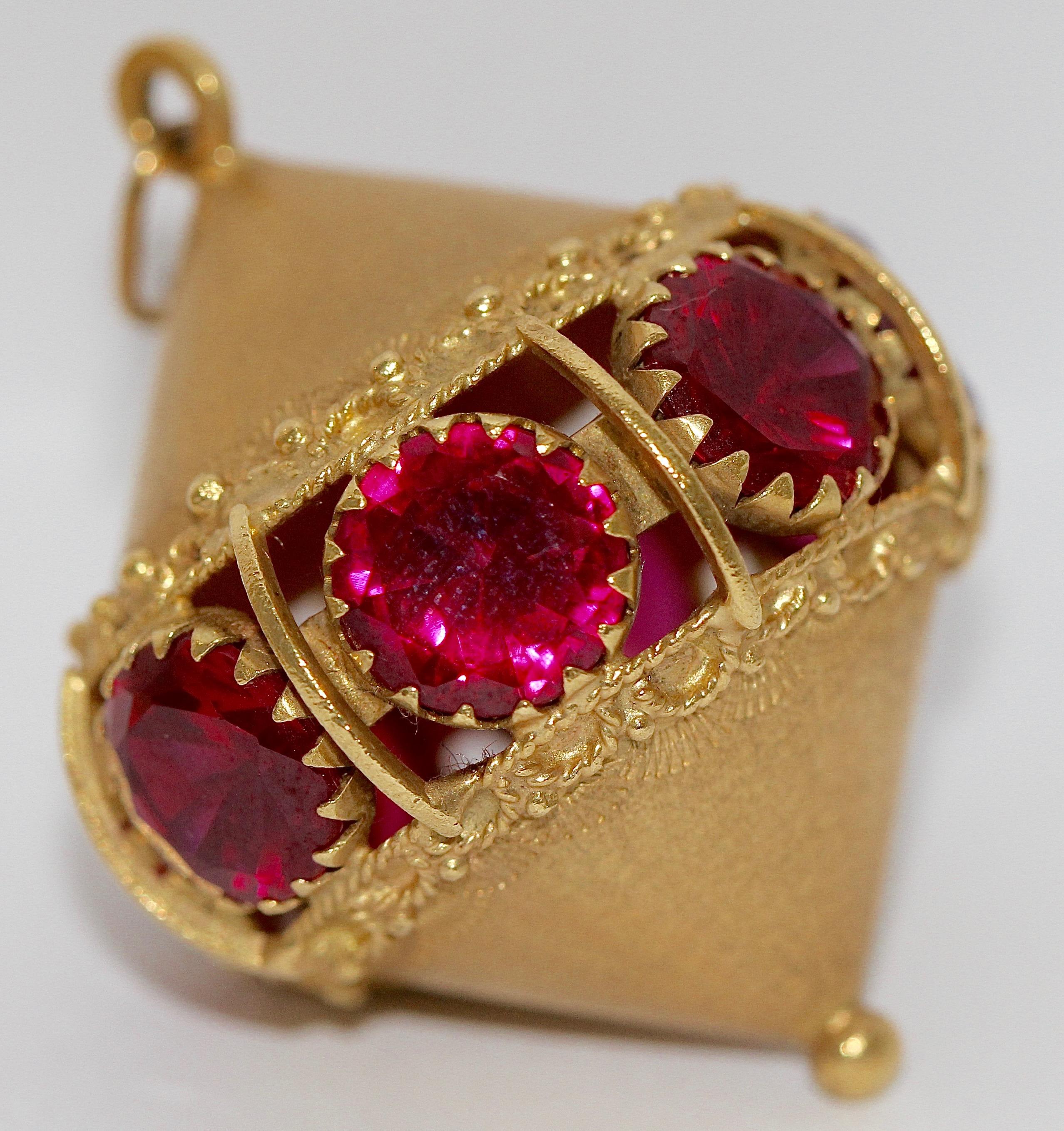 Collection of five, big 18K gold gemstone pendants. Suitable for charm bracelet. In Good Condition In Berlin, DE