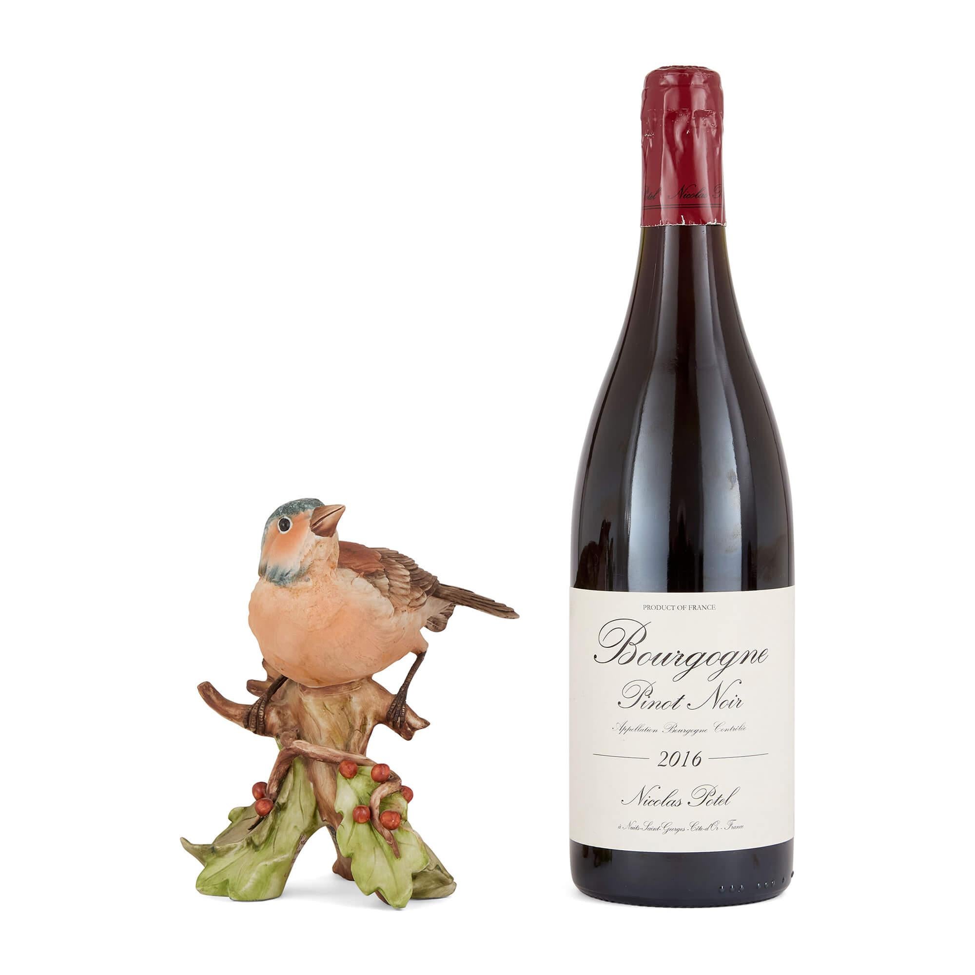 Collection'S di cinque modelli di uccelli in porcellana di Bisque in vendita 7