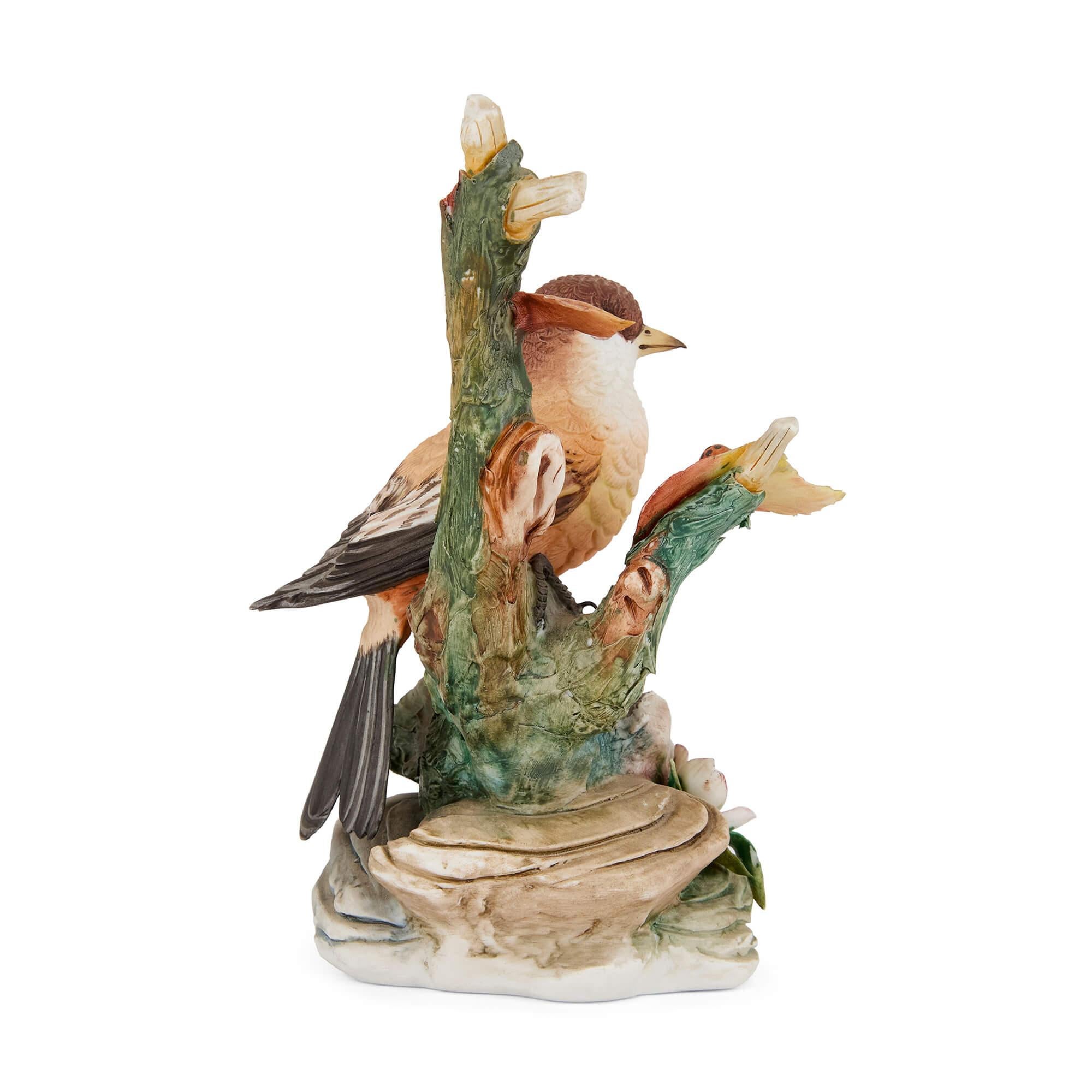 Porcellana Collection'S di cinque modelli di uccelli in porcellana di Bisque in vendita