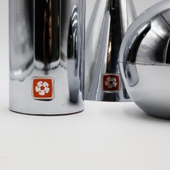 Colección de cinco huchas geométricas de Diego Mathai para Banamex