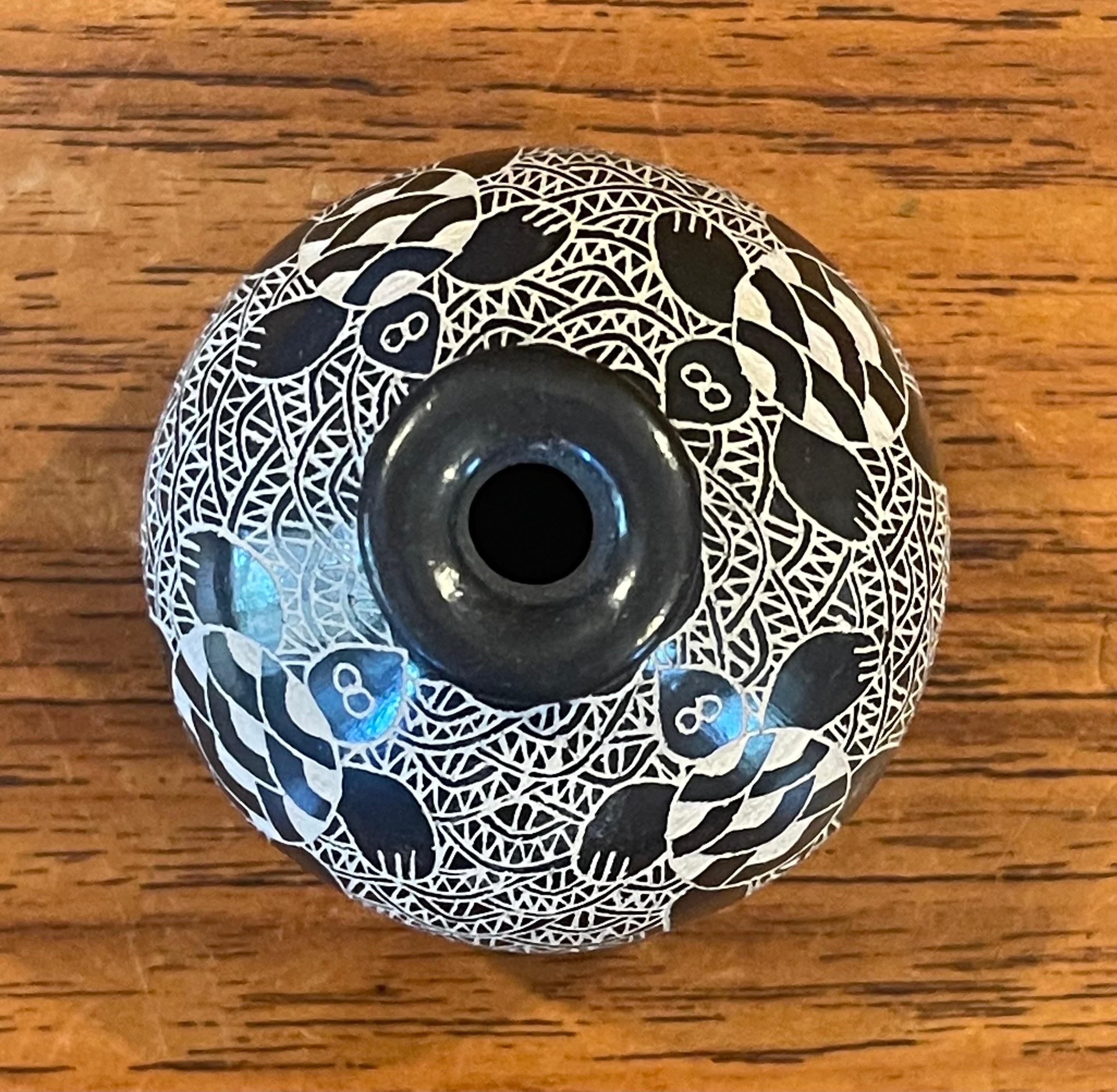 Collezione di cinque miniature di Mata Ortiz Pottery / Vasi per semi in vendita 4