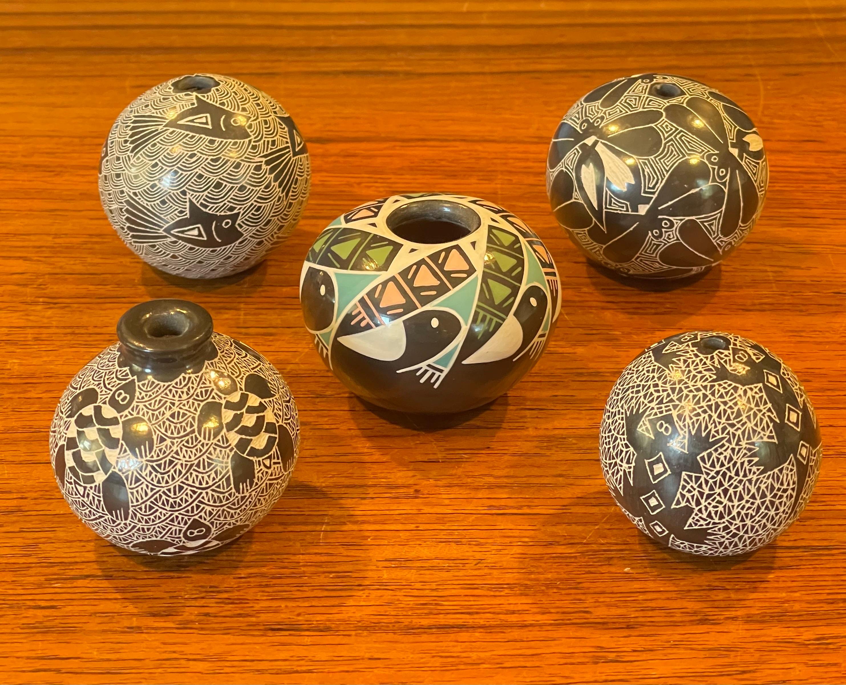 Collection of Five Miniature Mata Ortiz Pottery Ollas / Seed Pots For Sale 12