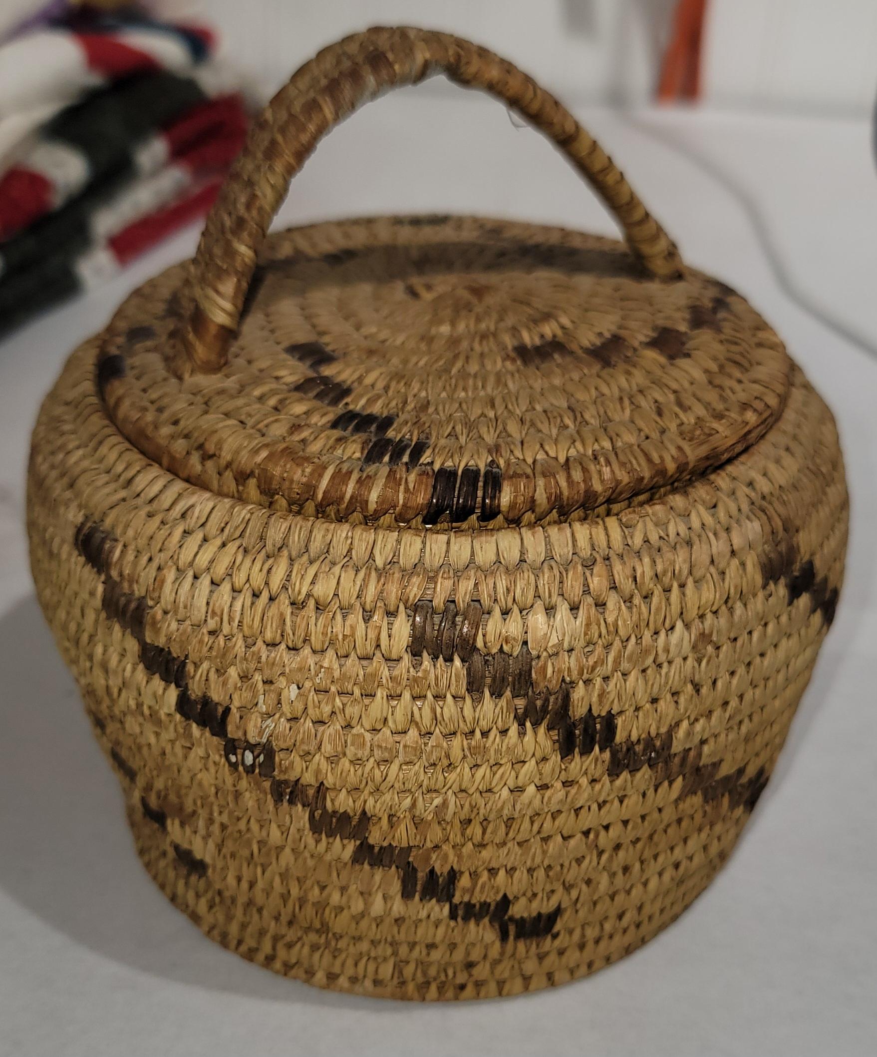 Tessuto a mano Collezione  di cinque cesti Papago in vendita
