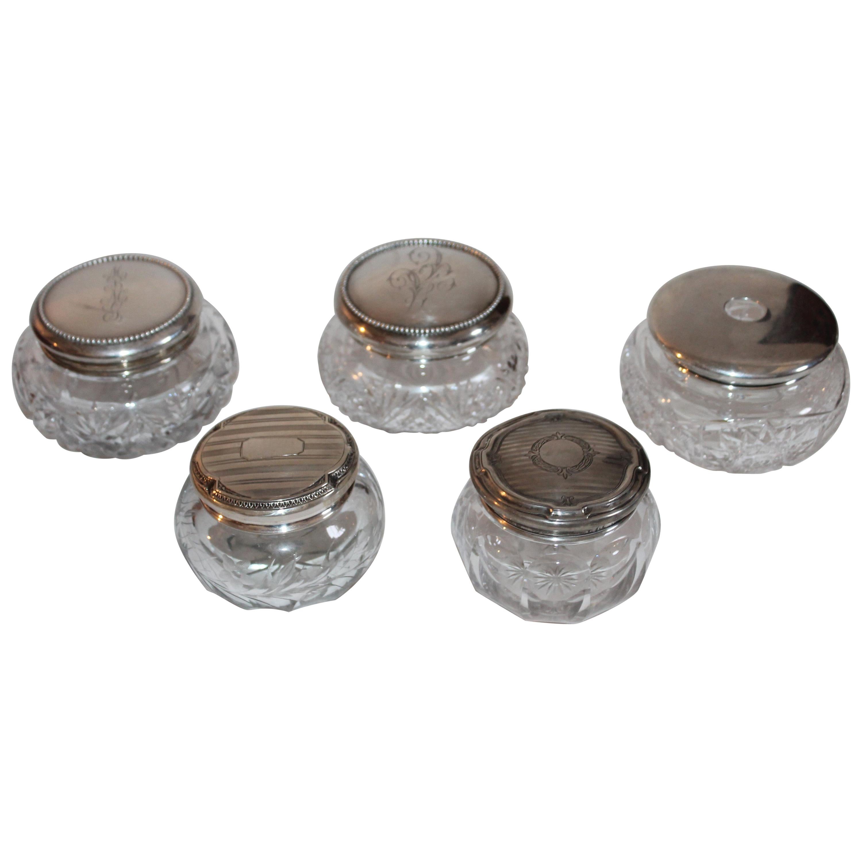 Collezione di cinque esemplari in argento sterling  Vasetti per cipria in vetro tagliato in vendita