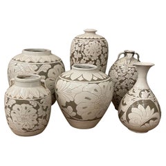 Collection de vases en céramique à motifs floraux, Chine, Contemporary