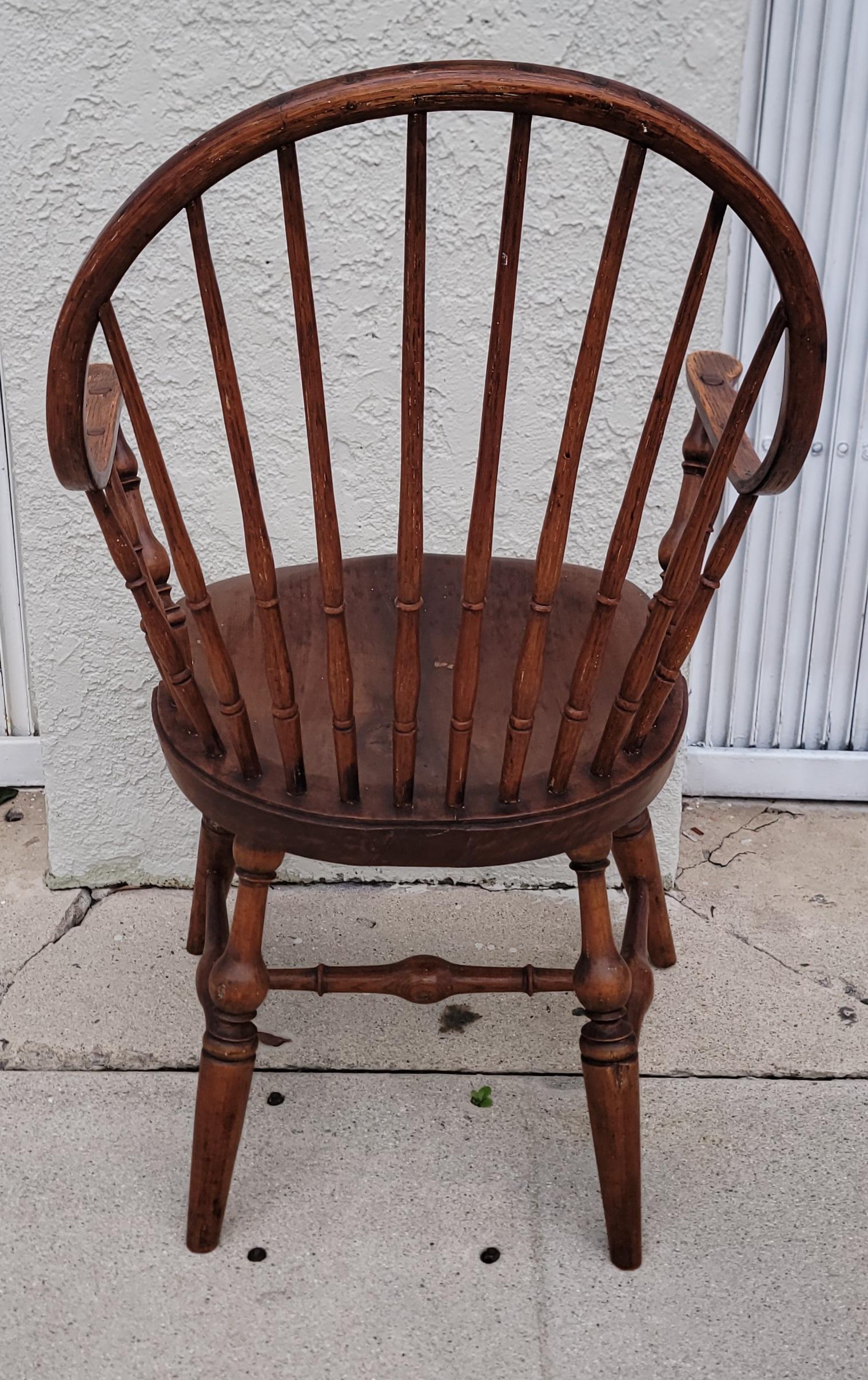 Collezione di quattro sedie Windsor a bracci estesi del XVIII e XIX secolo -4 in vendita 5