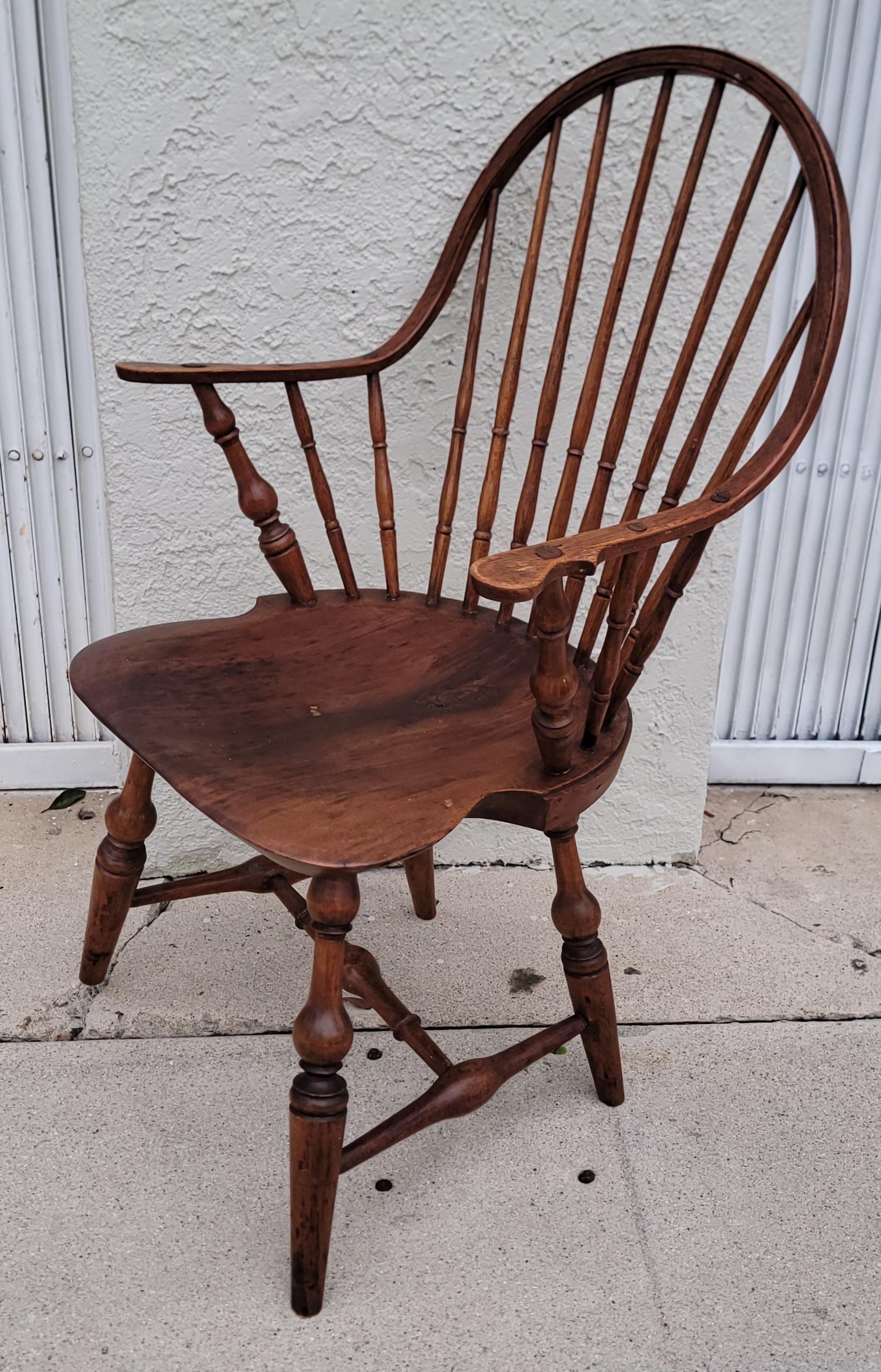 Collezione di quattro sedie Windsor a bracci estesi del XVIII e XIX secolo -4 in vendita 6
