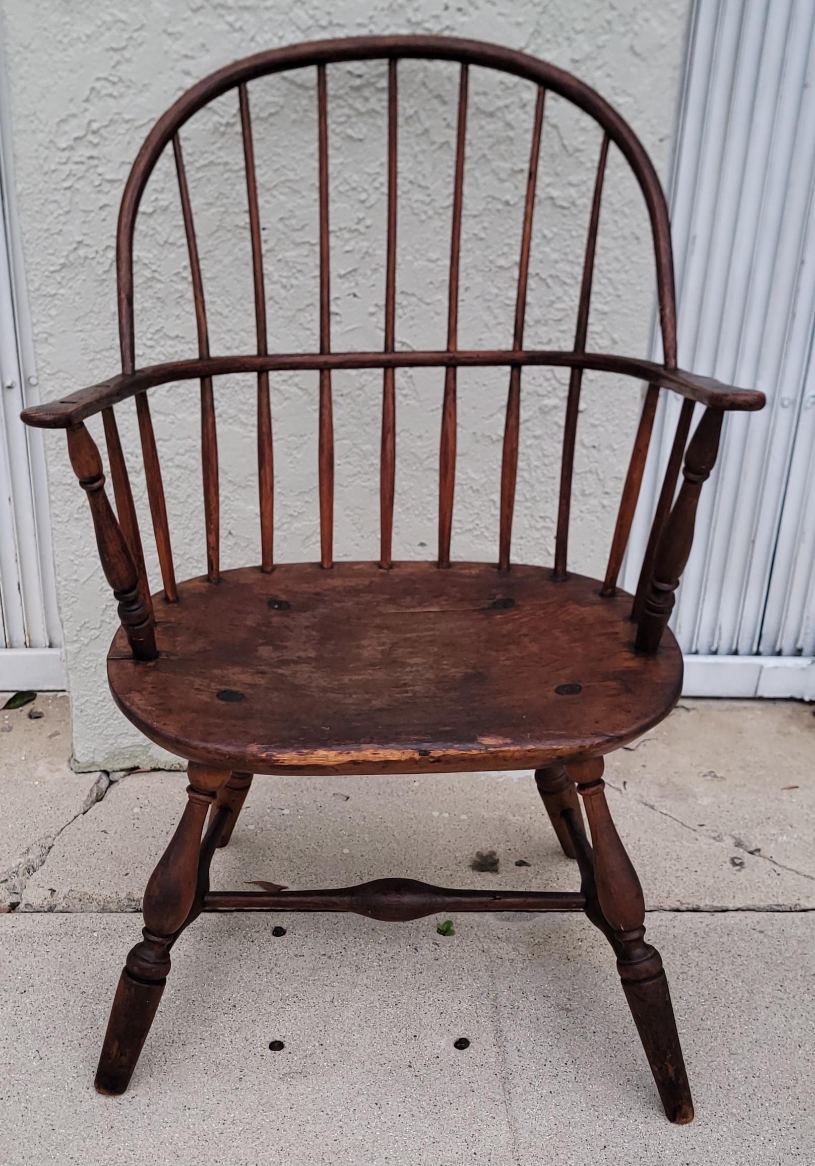 Americano Collezione di quattro sedie Windsor a bracci estesi del XVIII e XIX secolo -4 in vendita