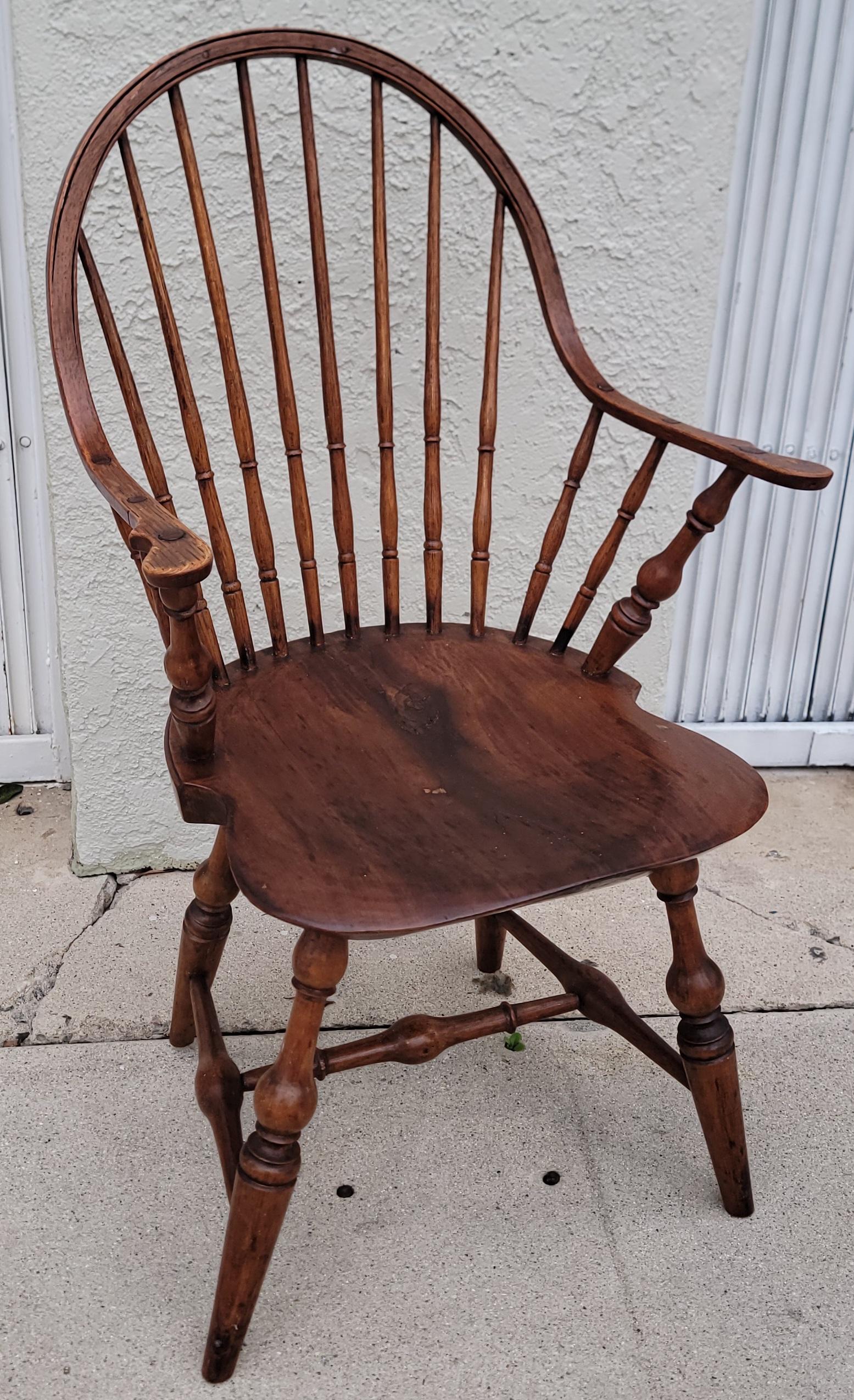 XVIII secolo Collezione di quattro sedie Windsor a bracci estesi del XVIII e XIX secolo -4 in vendita
