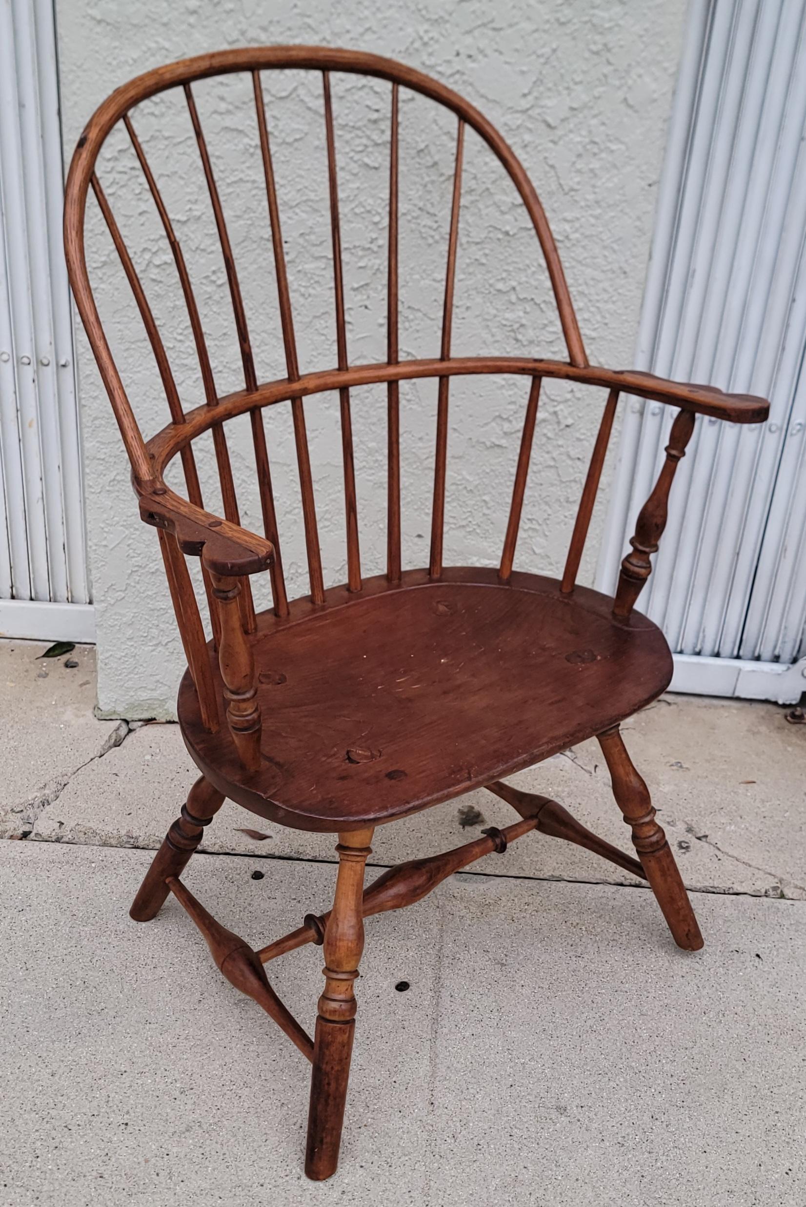 Collezione di quattro sedie Windsor a bracci estesi del XVIII e XIX secolo -4 in vendita 1