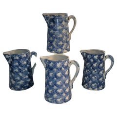Colección de cuatro jarras de loza esponjosa del siglo XIX