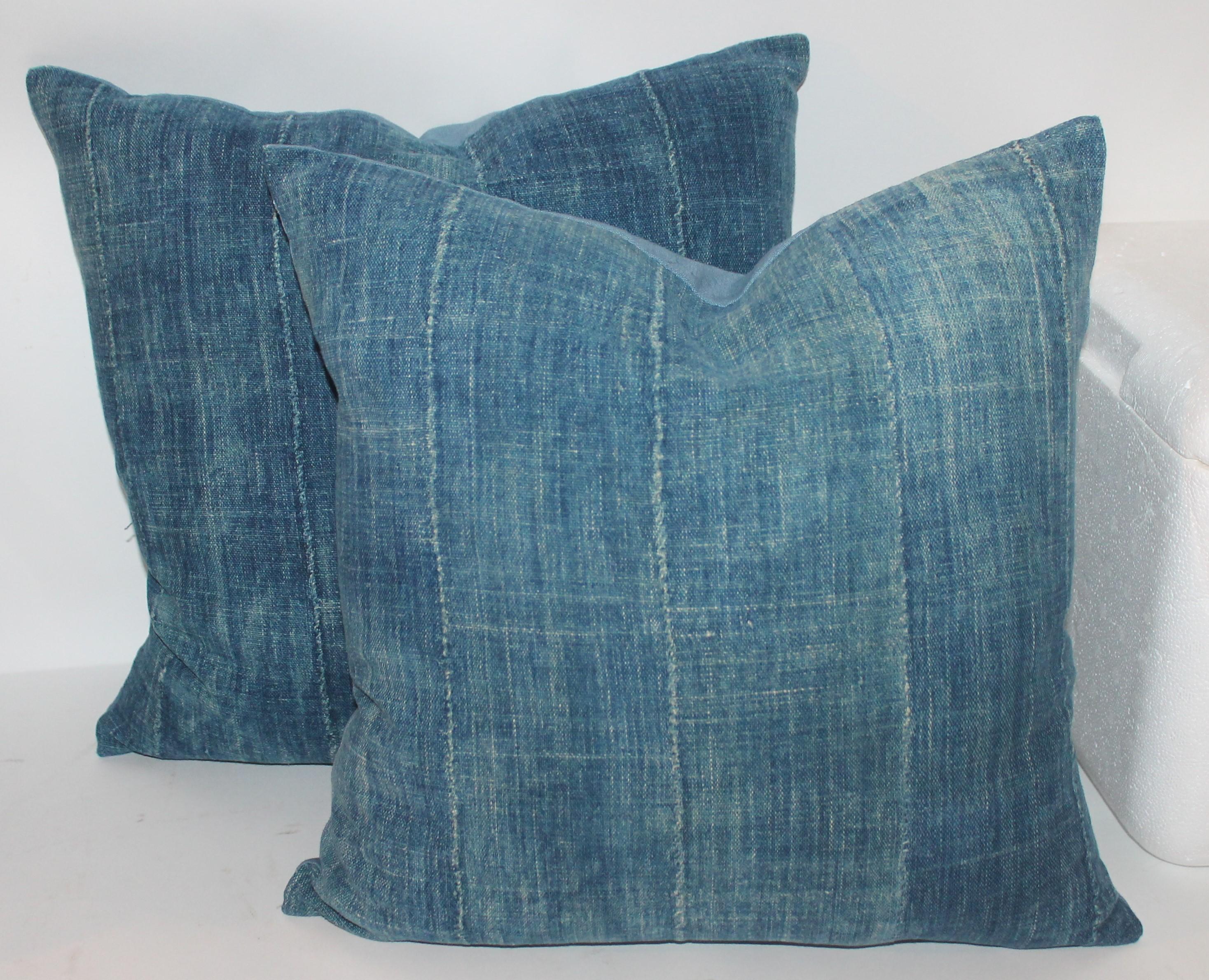 Country Collection de quatre coussins en lin bleu faits à la main, lot de 4 en vente