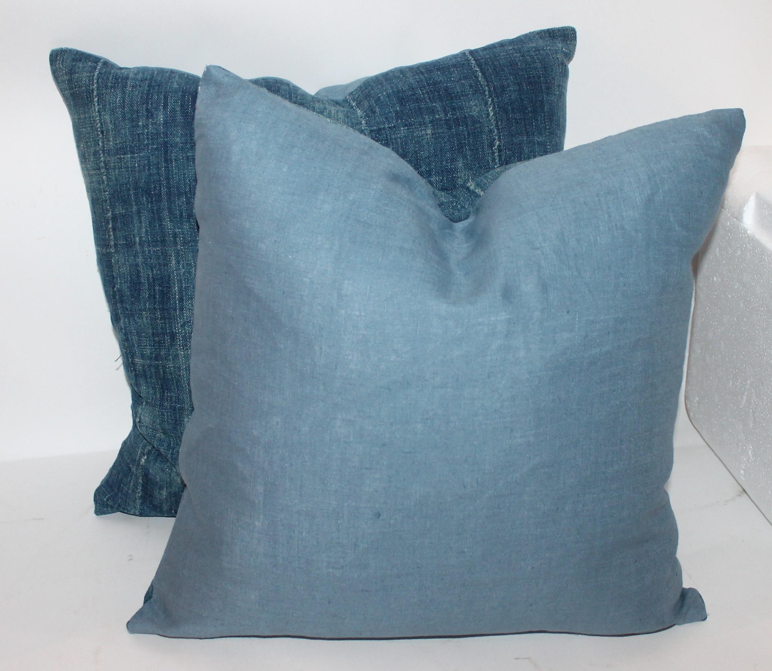 XXIe siècle et contemporain Collection de quatre coussins en lin bleu faits à la main, lot de 4 en vente