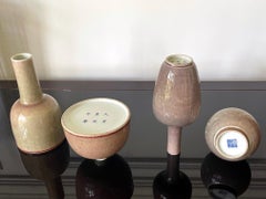 Kollektion von vier chinesischen Keramikvasen mit pfirsichfarbener glasierter Glasur