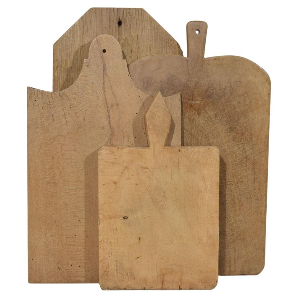 Colección de cuatro raras tablas de cortar de madera francesas del siglo XIX