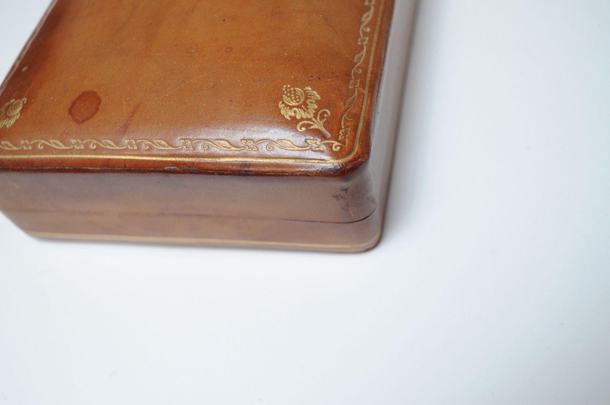 Collection'S di quattro scatole in pelle goffrata Scuola del Cuoio Florentine d'epoca in vendita 3