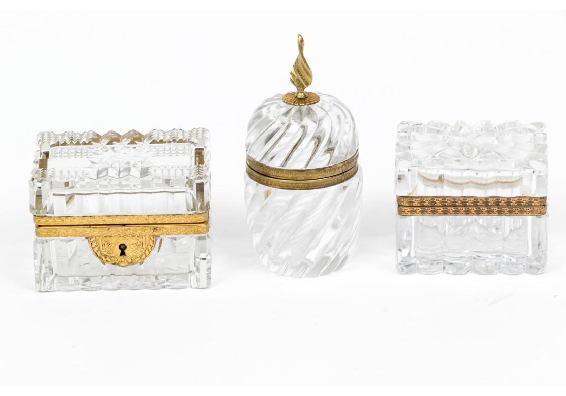 Français Collection de boîtes à couvercle à charnières en cristal français et allemand en vente