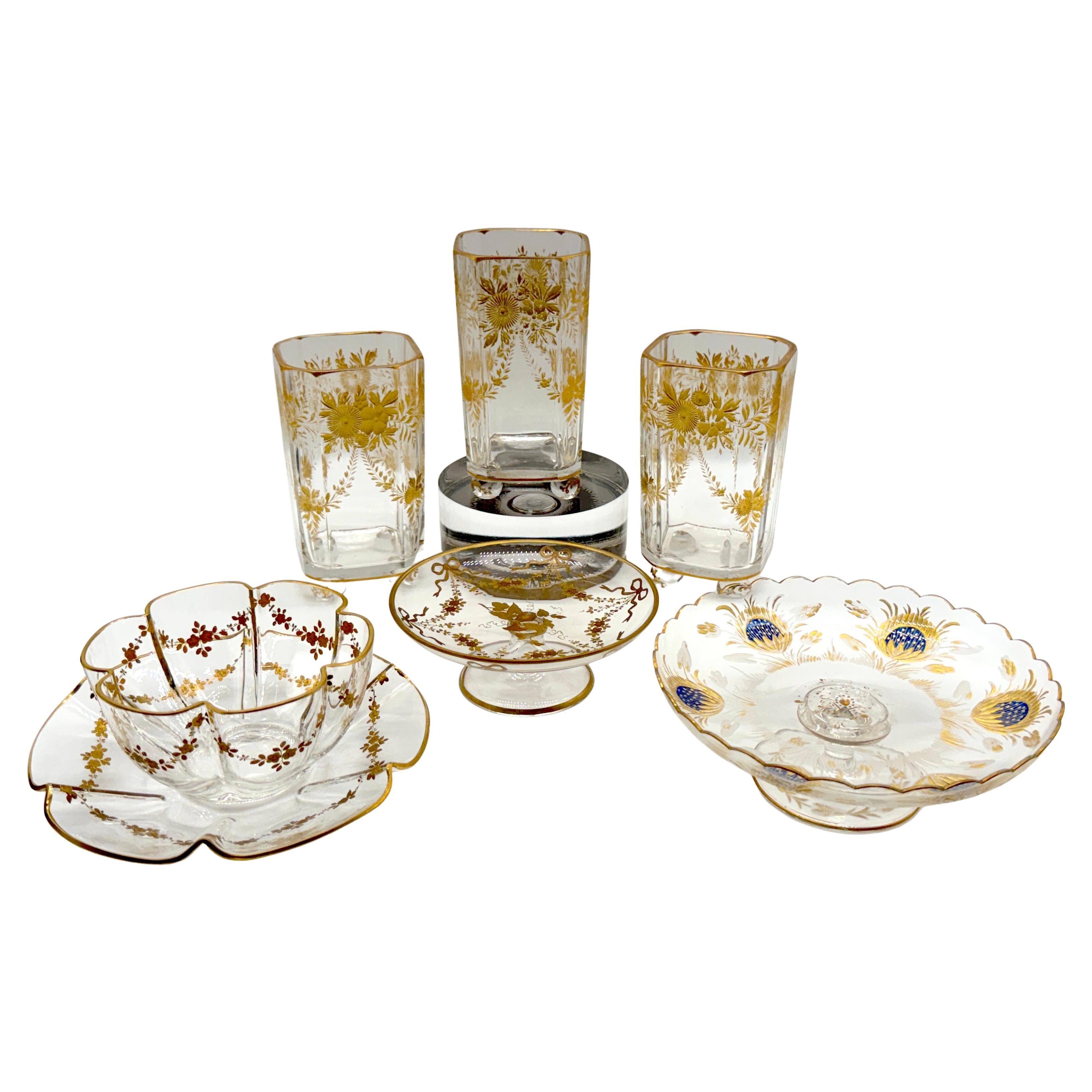 Colección de Artículos de Mesa Franceses de Cristal Esmaltado Dorado, Estilo de Baccarat en venta