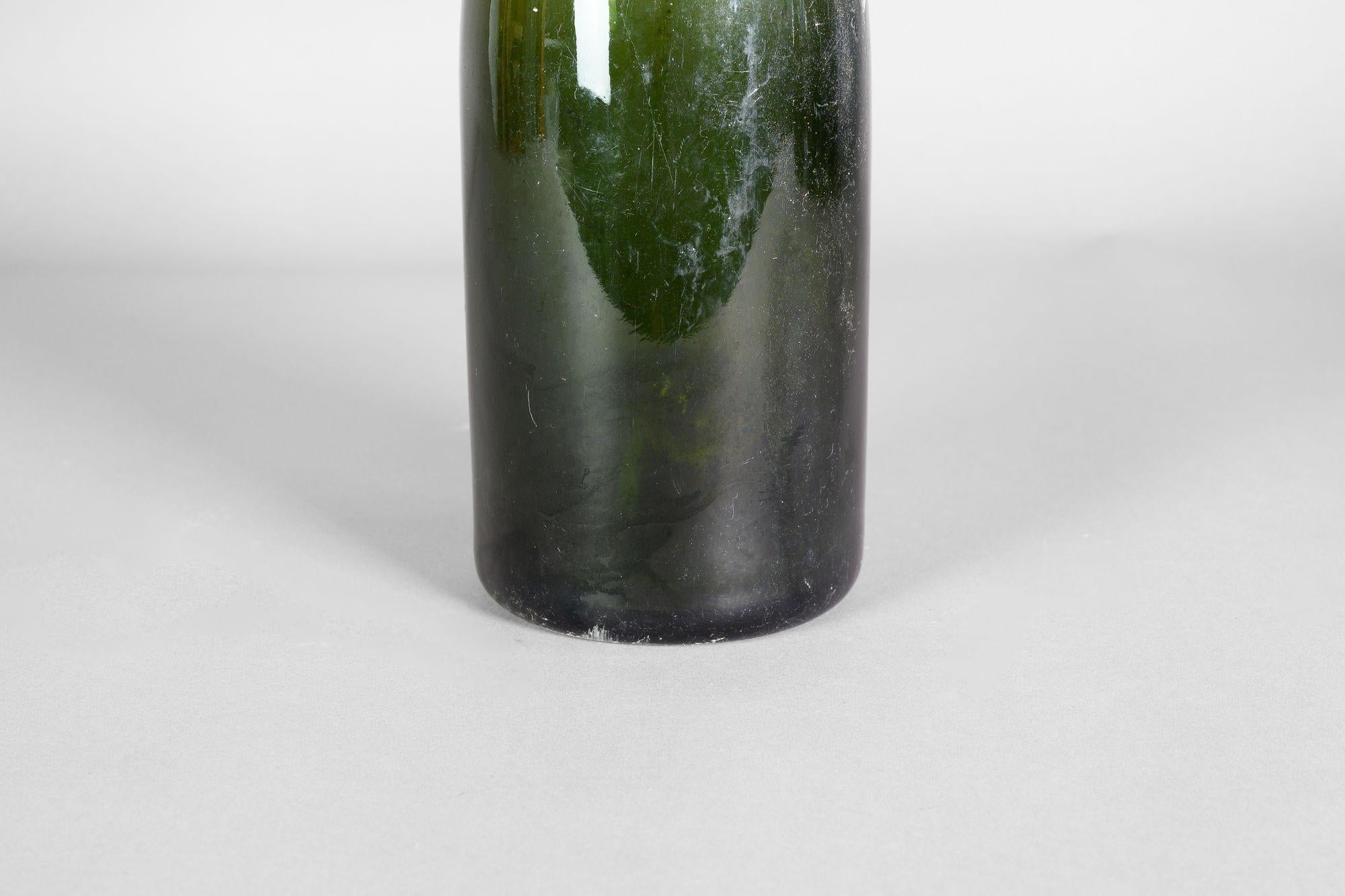 Colección de botellas de vino de cristal (7) en Bueno estado para la venta en London, England