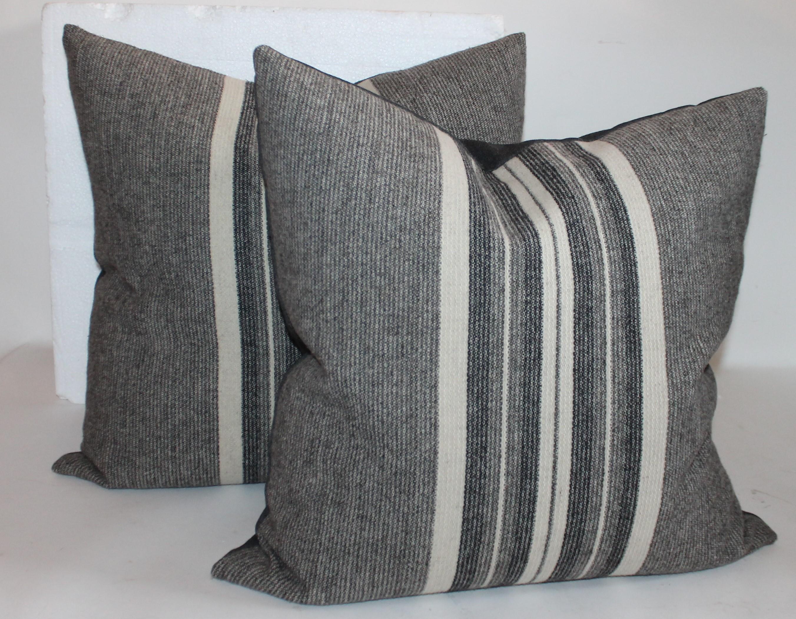 There is a collection of four pillows in this handwoven stripped grey and white handwoven fabric. All in good condition with grey linen backing.

Large pillows measures: 22 x 22


Medium size pillow measures: 20 x 20
Smaller kidney pillows