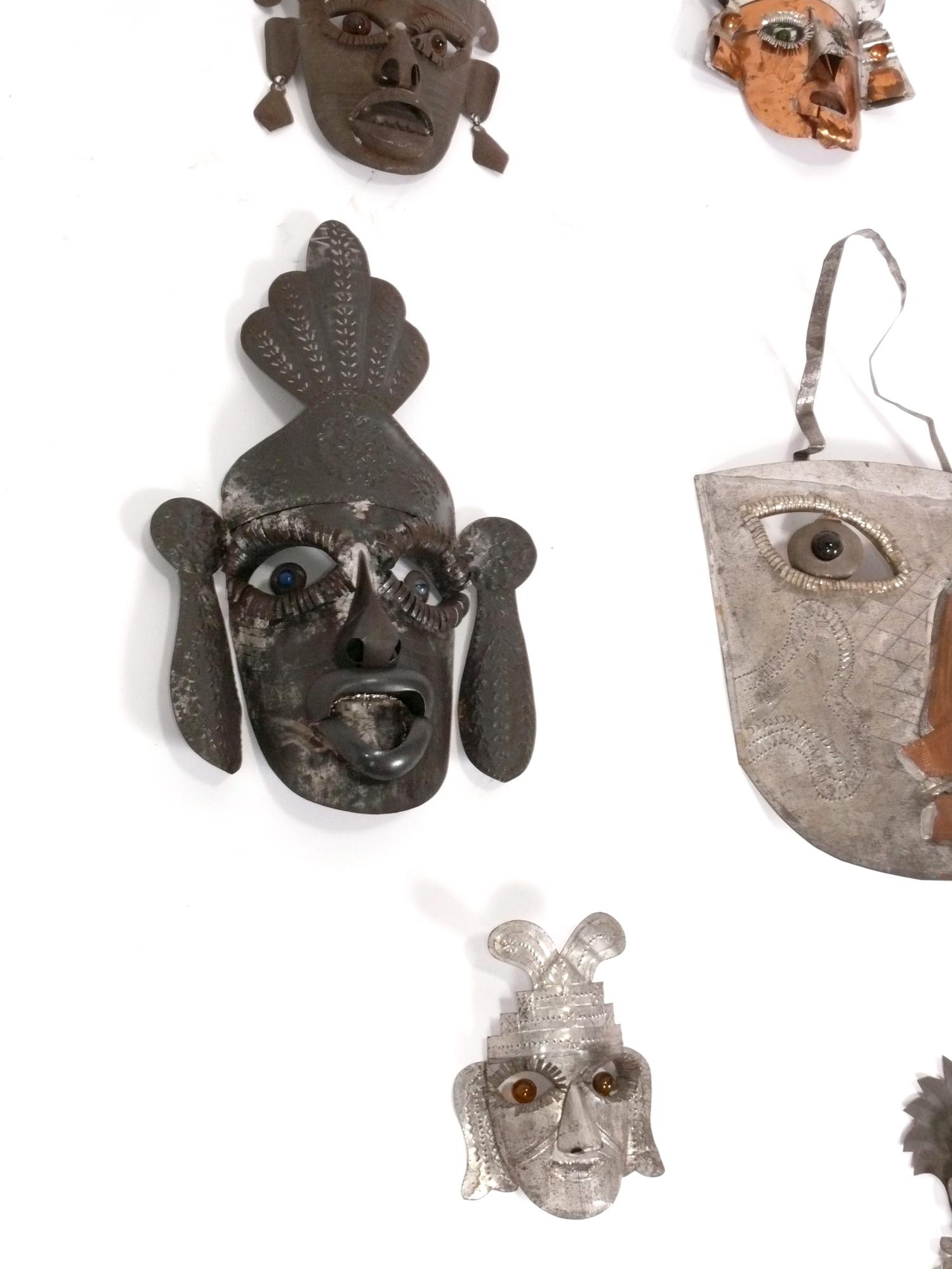 Artisanat Collection de masques d'art populaire mexicain faits à la main en vente