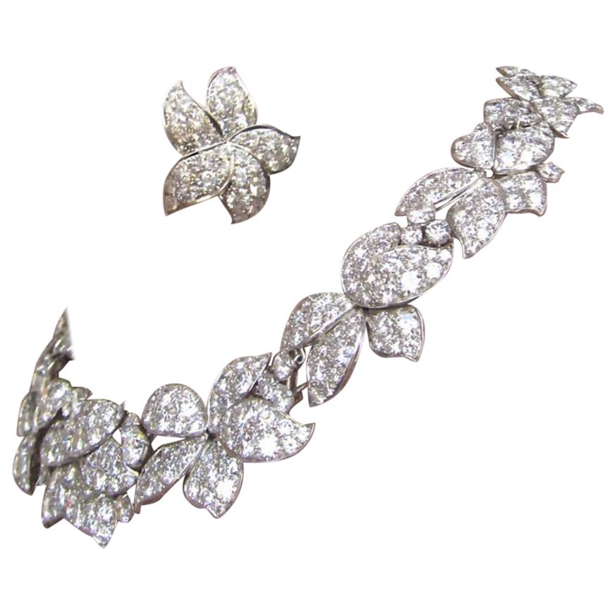 Diamond necklace and earrings from a private collection of 
Ms. Helene Arpels  (the family of Van Cleef and Arpels)
Designed as a series of graduated flower-heads, with diamond encrusted petals and brilliant shaped diamond pistils,  mounted in