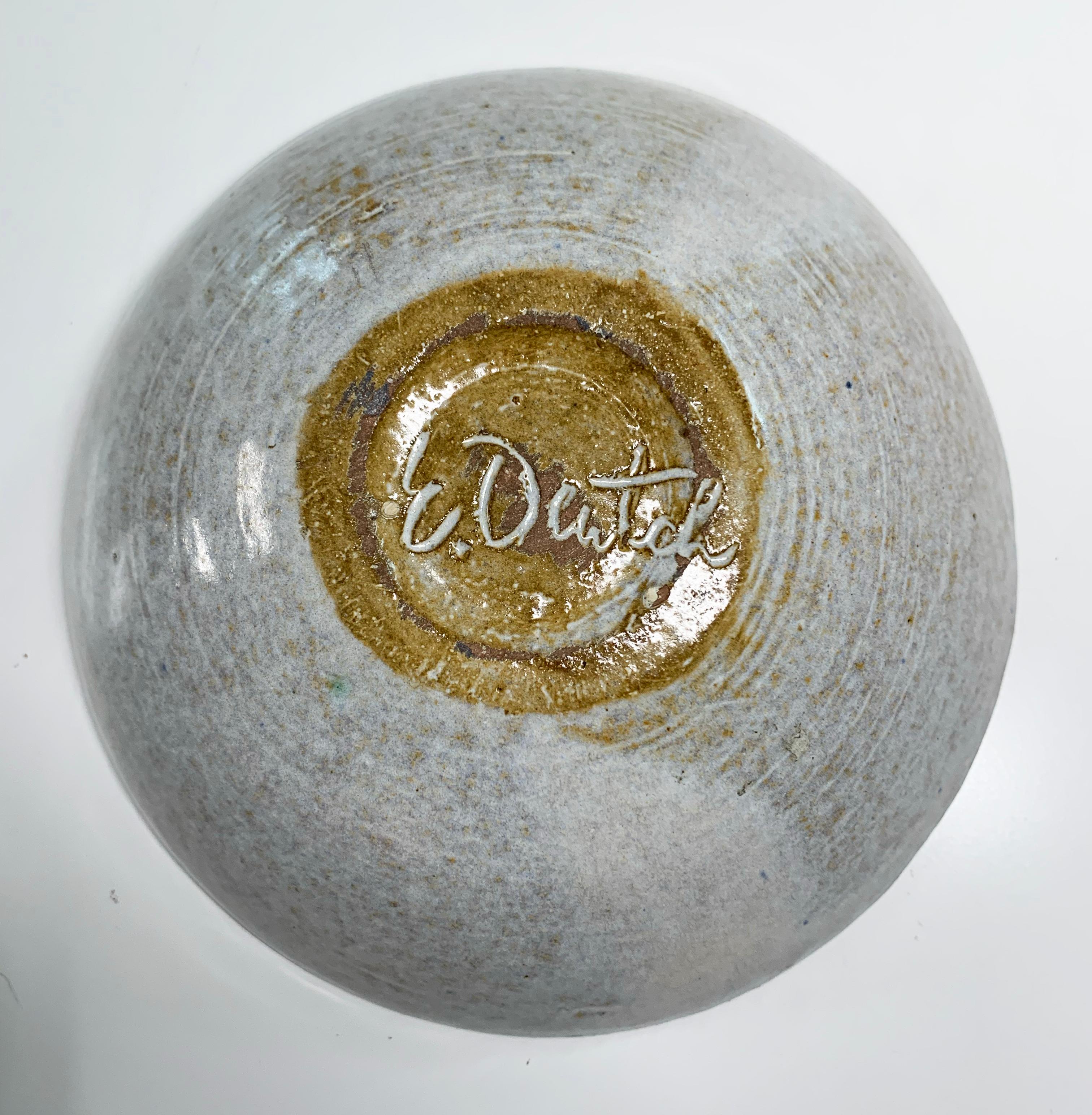 Kollektion von ikonischen Eugene Deutch-Keramikschalen im Angebot 7