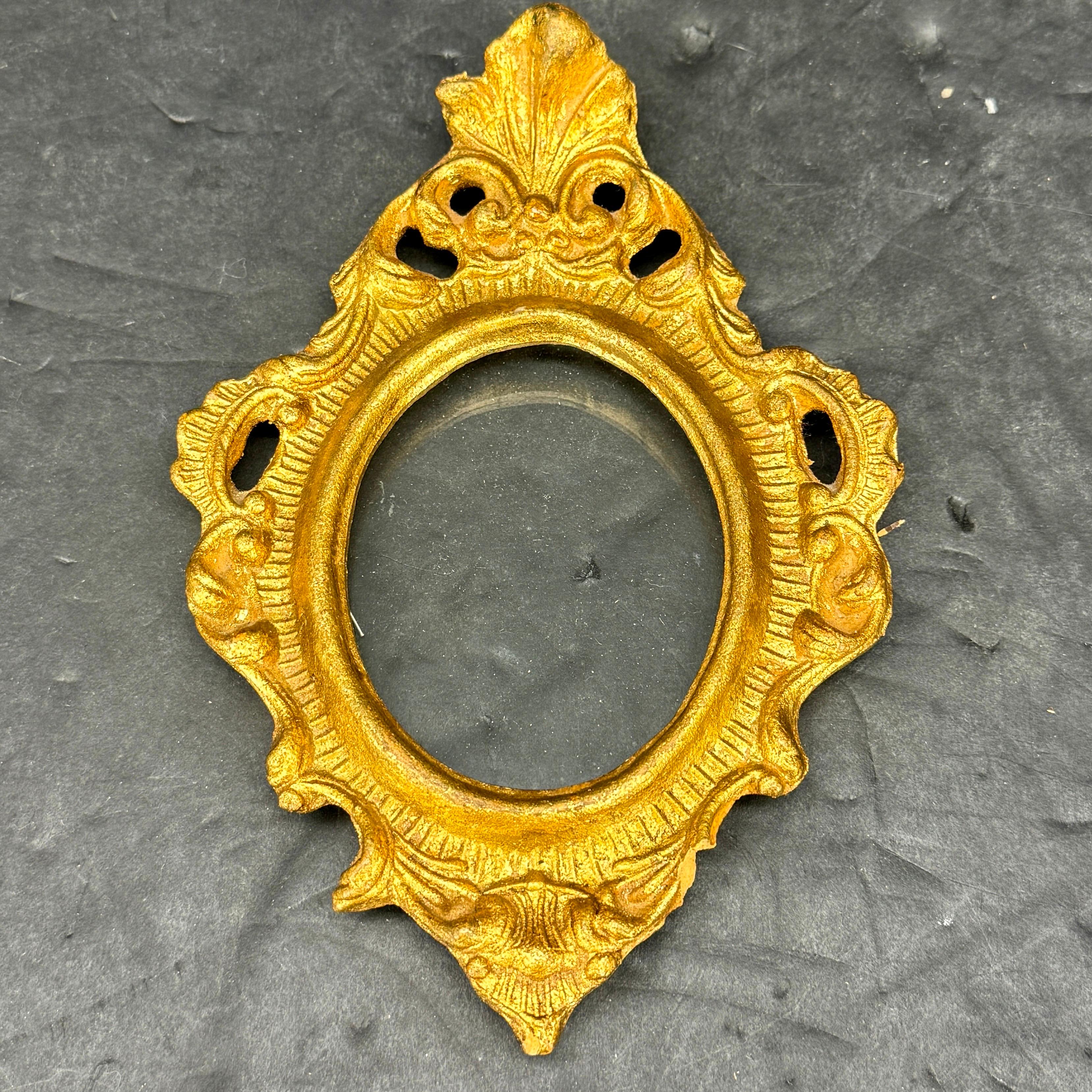 Collection'S di vassoi dorati e cornici d'arte italiane degli anni '50 circa in vendita 8